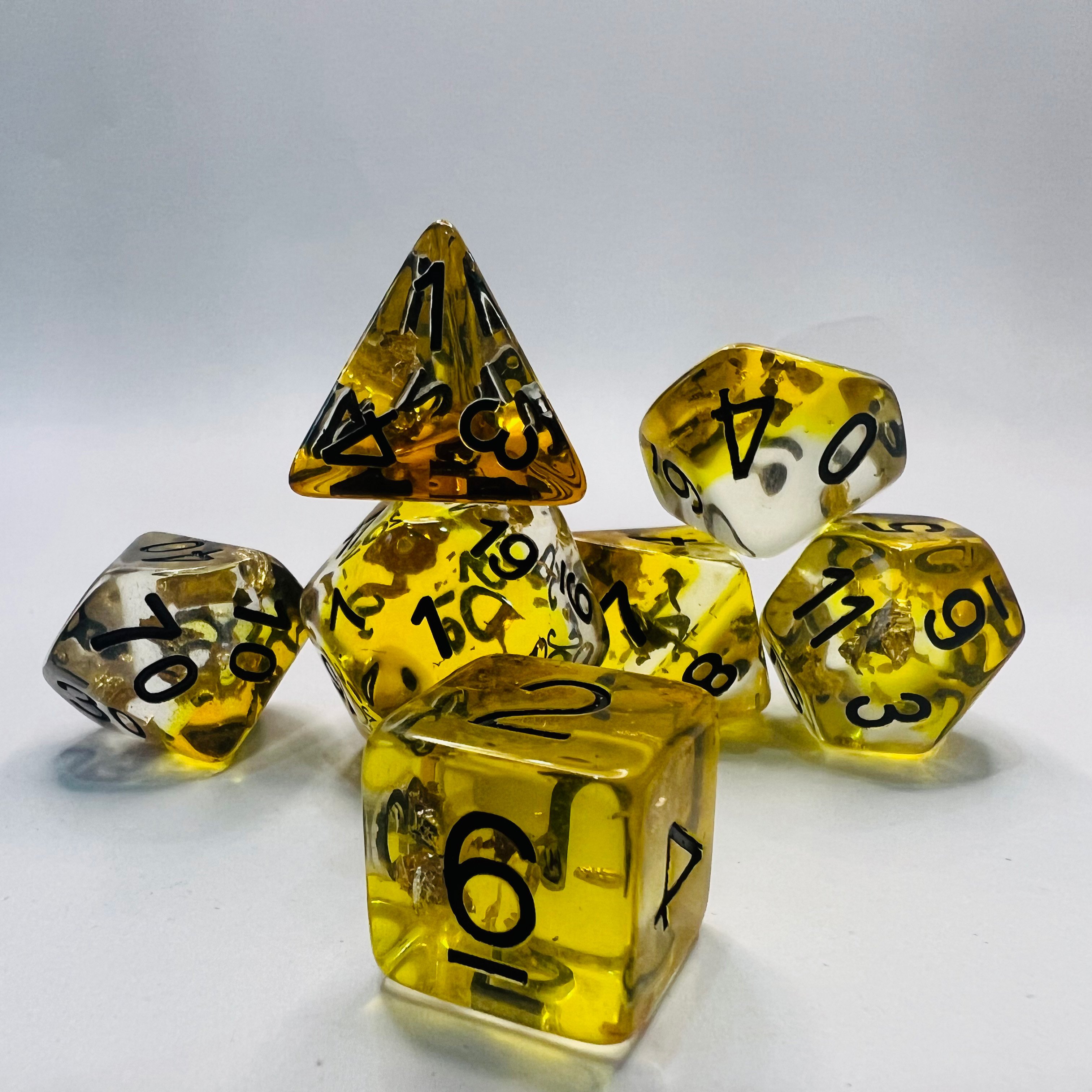 Free Sample Bulk Custom Logo Engraved Polyhedron Resin Dice Set Round Corner Pointy Gold Foil Yellow Transparent Dice Set