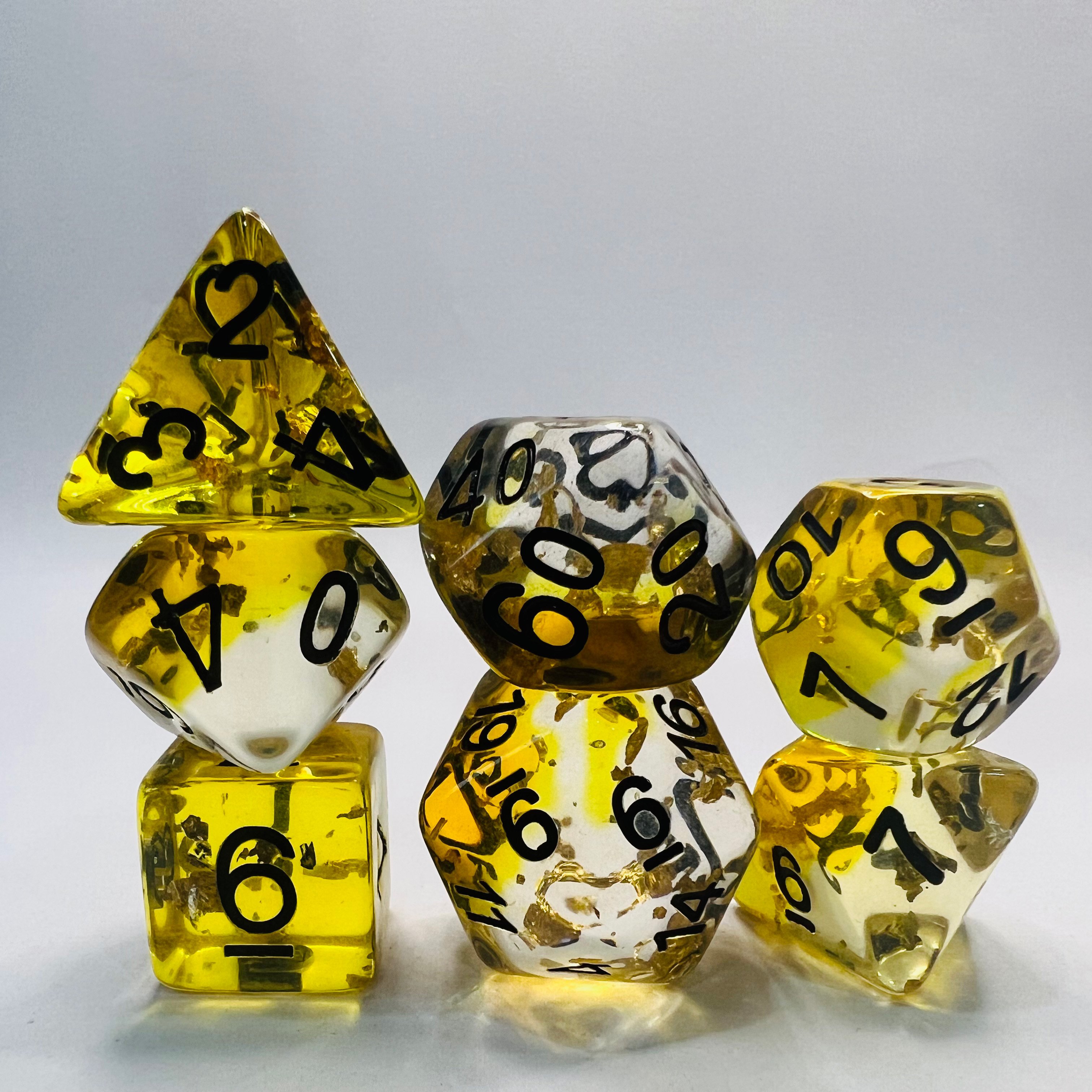 Free Sample Bulk Custom Logo Engraved Polyhedron Resin Dice Set Round Corner Pointy Gold Foil Yellow Transparent Dice Set