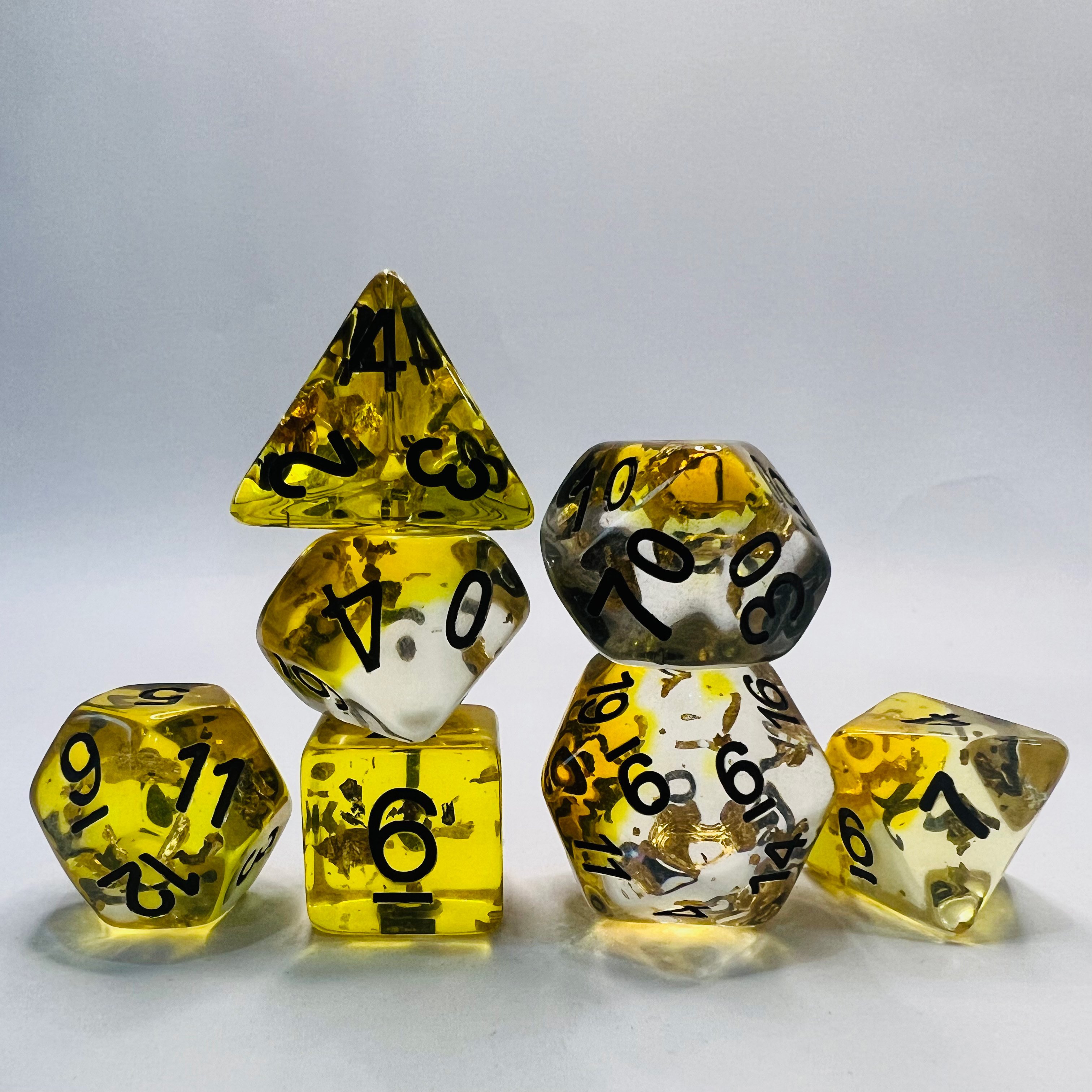 Free Sample Bulk Custom Logo Engraved Polyhedron Resin Dice Set Round Corner Pointy Gold Foil Yellow Transparent Dice Set