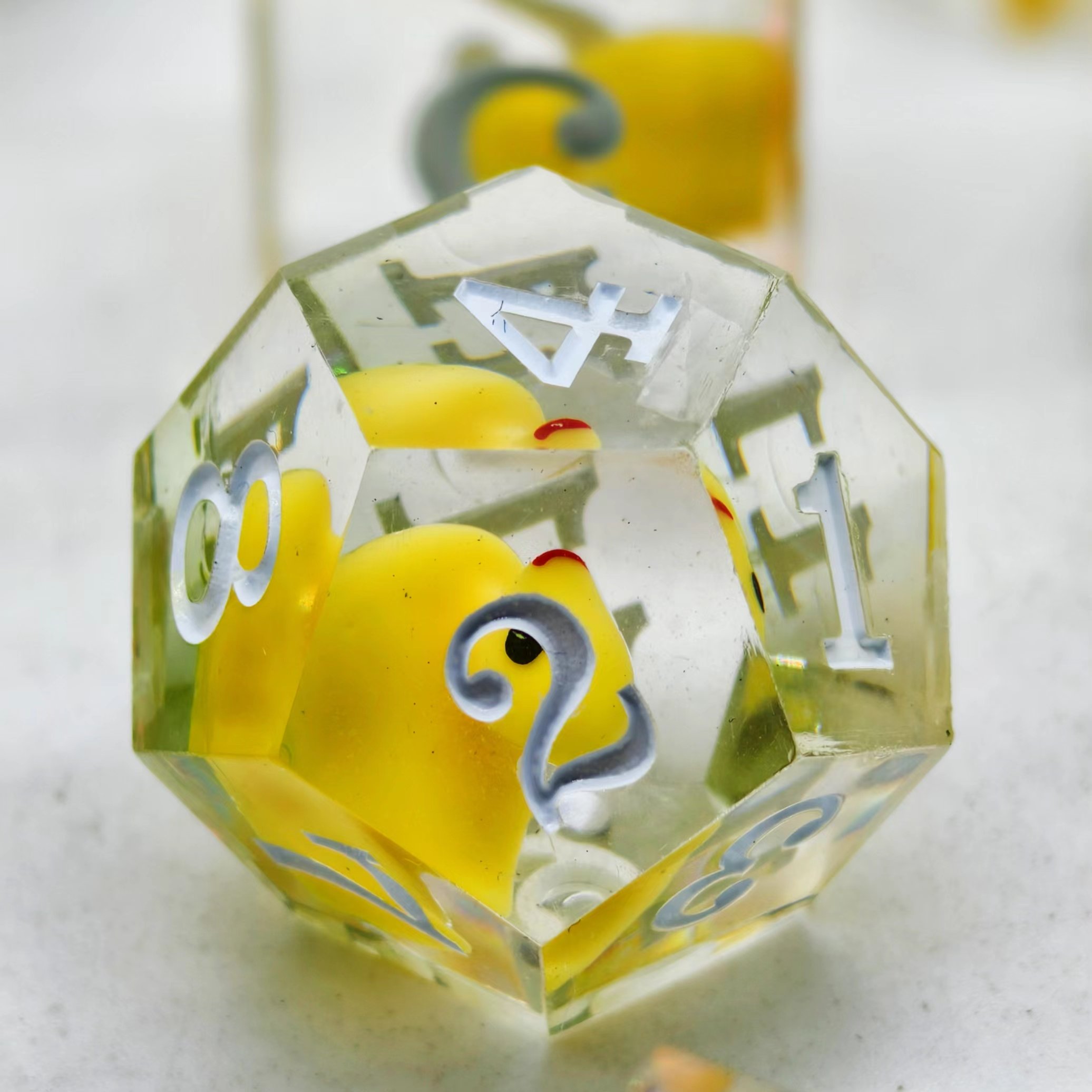 right-angled edge polyhedral transparent table games inclusions dice low moq 7pcs outlet mix color custom logo resin dice set