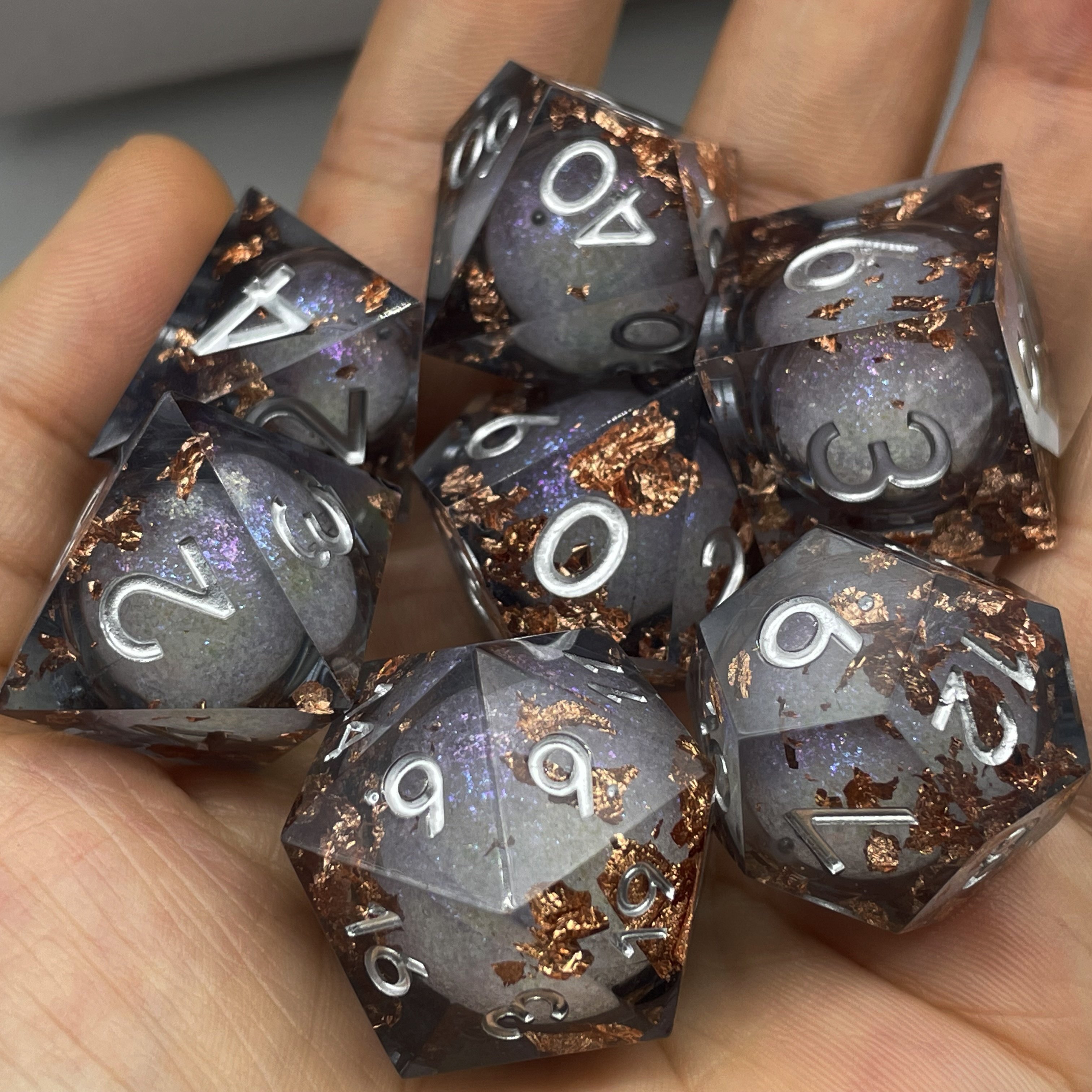 Liquid Core Dice D20 Sharp Edge Polyhedron Resin Dice for D&D Dungeons & Dragons for Table Game Dice