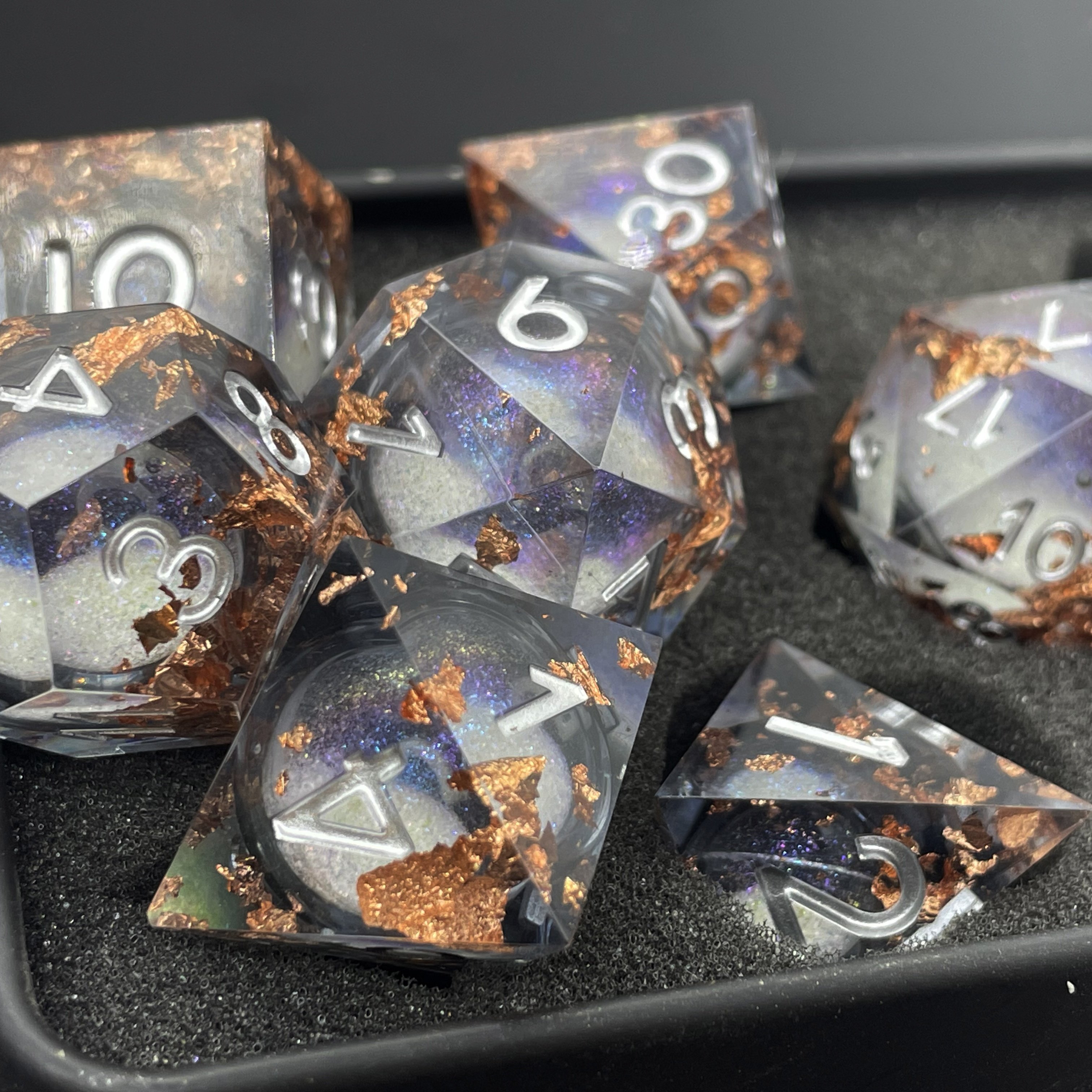 Liquid Core Dice D20 Sharp Edge Polyhedron Resin Dice for D&D Dungeons & Dragons for Table Game Dice