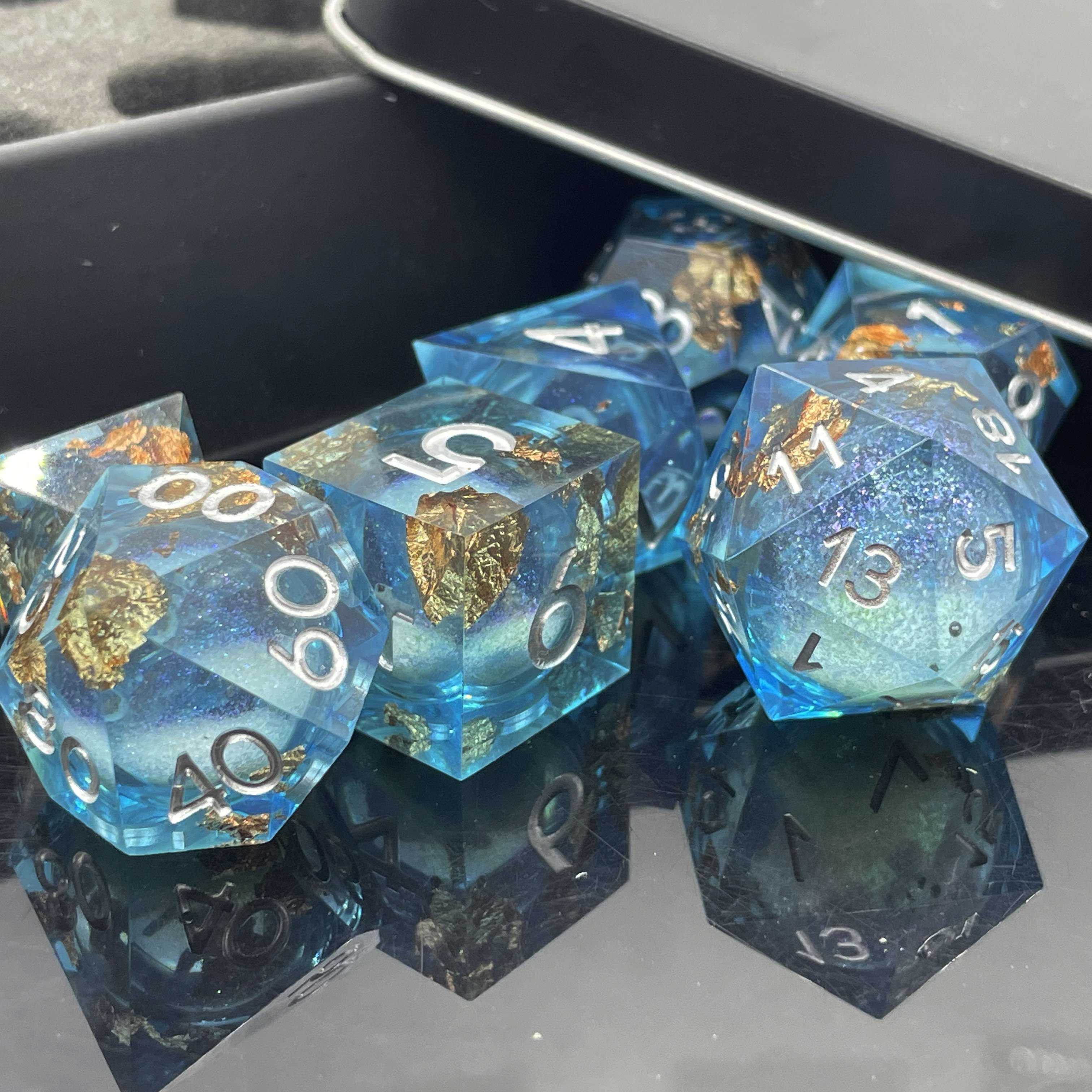 Liquid Core Dice D20 Sharp Edge Polyhedron Resin Dice for D&D Dungeons & Dragons for Table Game Dice