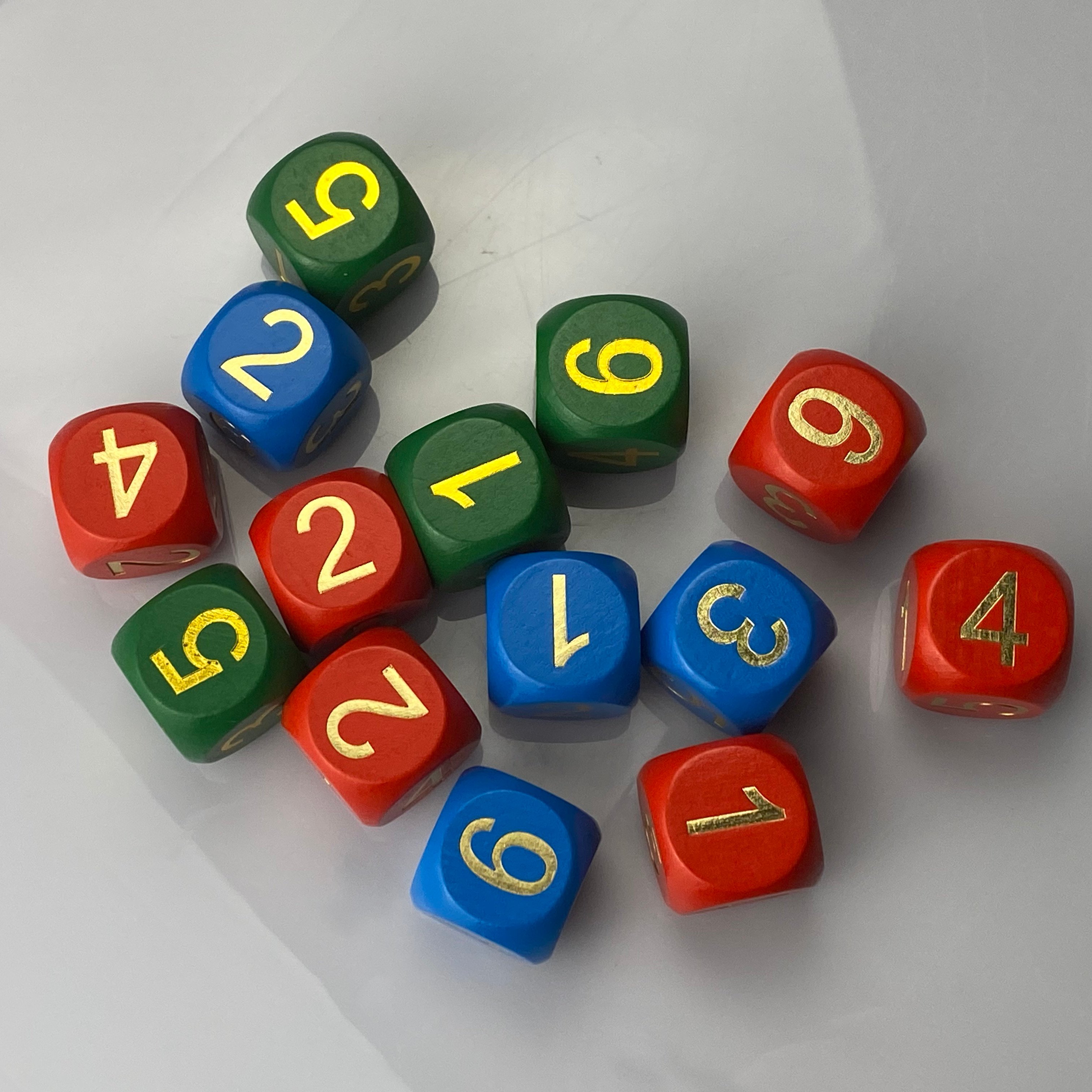 Custom hot stamping wholesale 1-9 cm Wooden Number Dices for Kids & School Use Custom Logo for Games