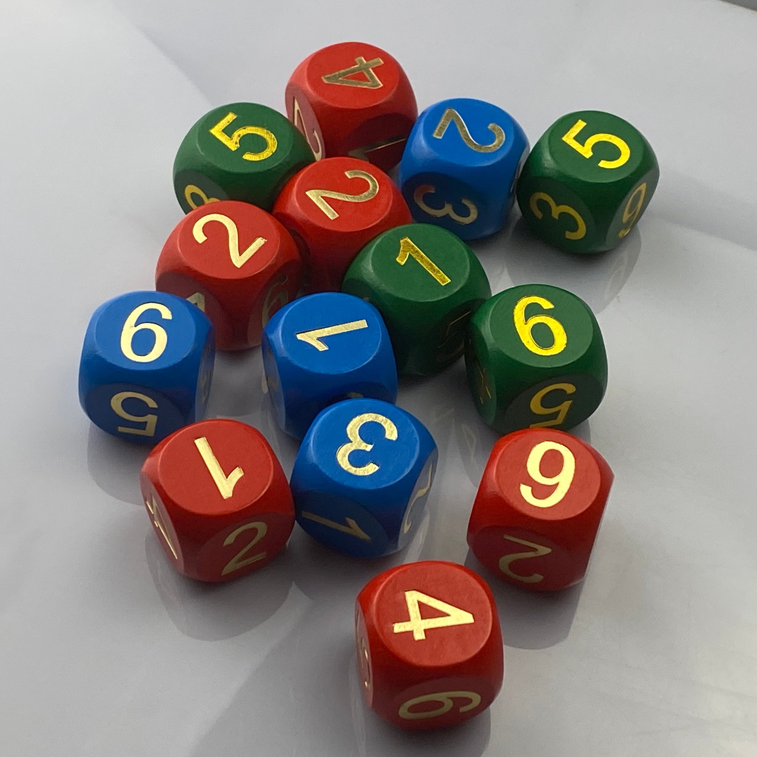Custom hot stamping wholesale 1-9 cm Wooden Number Dices for Kids & School Use Custom Logo for Games
