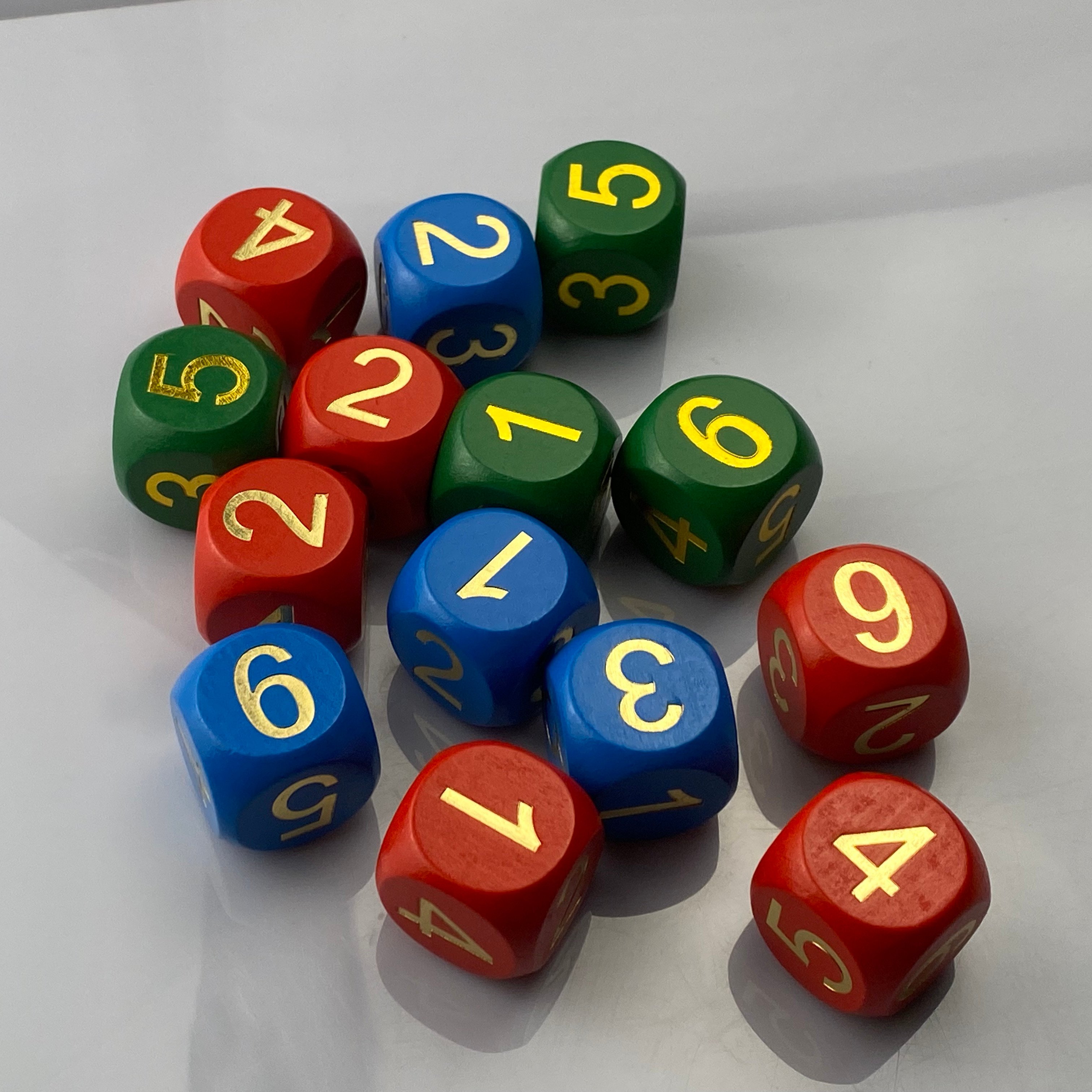 Custom hot stamping wholesale 1-9 cm Wooden Number Dices for Kids & School Use Custom Logo for Games