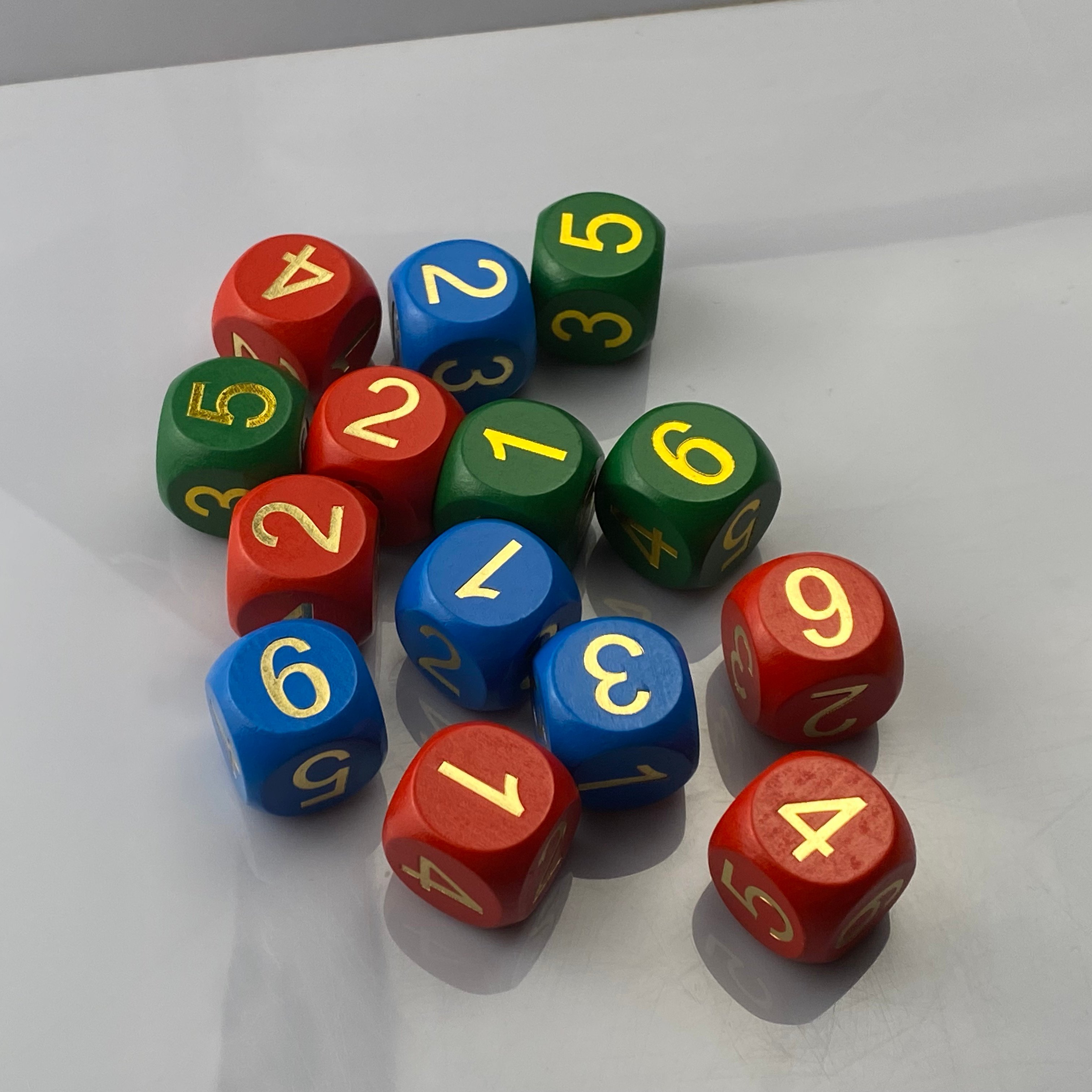 Custom hot stamping wholesale 1-9 cm Wooden Number Dices for Kids & School Use Custom Logo for Games