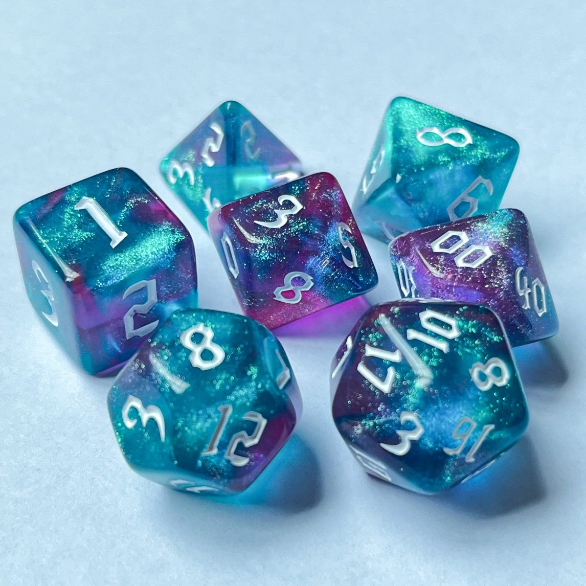 Unique Sickle Font Glitter Chameleon Mixed Color Acrylic Dice Polyhedral Role Playing Game DND Dice Set for Dungeons and Dragons
