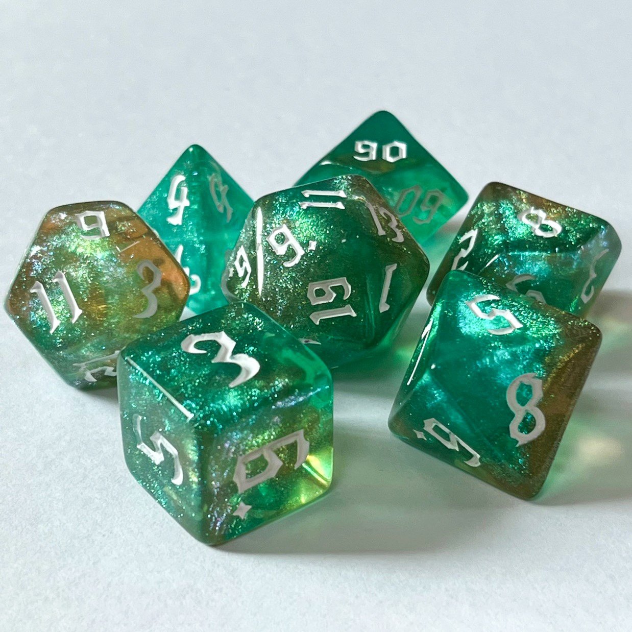Unique Sickle Font Glitter Chameleon Mixed Color Acrylic Dice Polyhedral Role Playing Game DND Dice Set for Dungeons and Dragons
