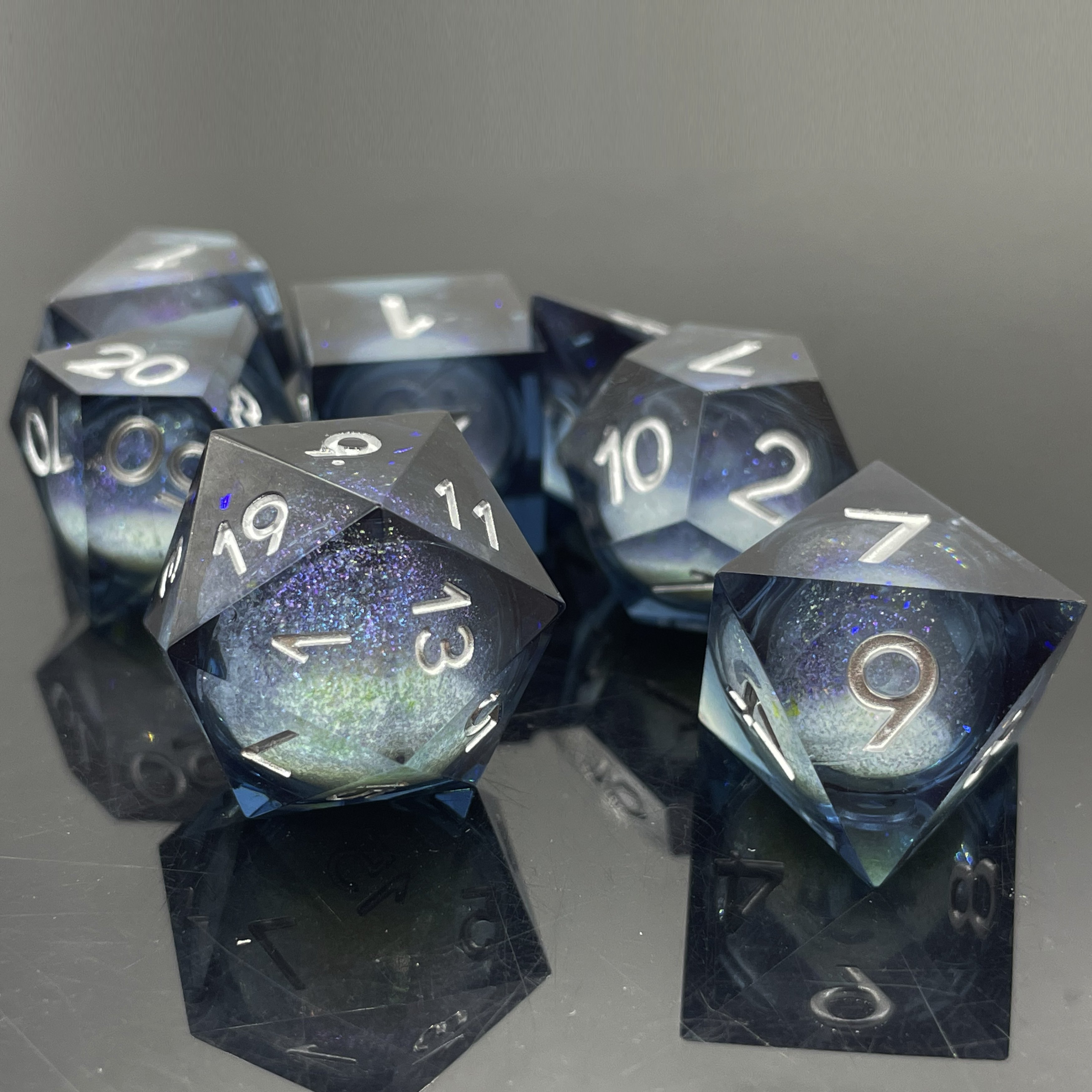Polyhedral resin dice set for Dragon City lovers with sharp edges liquid core DND RPG can be customized