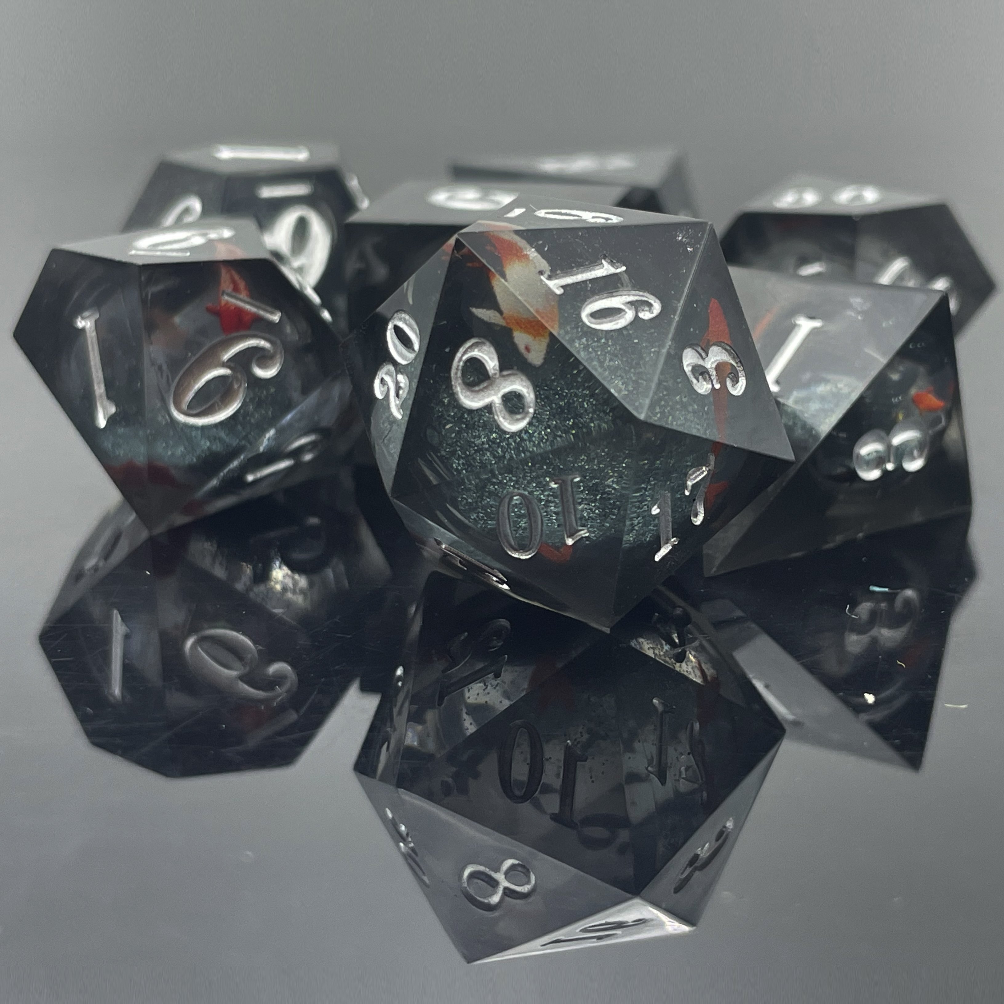 Newly designed sharp Angle liquid core resin dice set DND polyhedron with sharp edge RPG dungeon board game