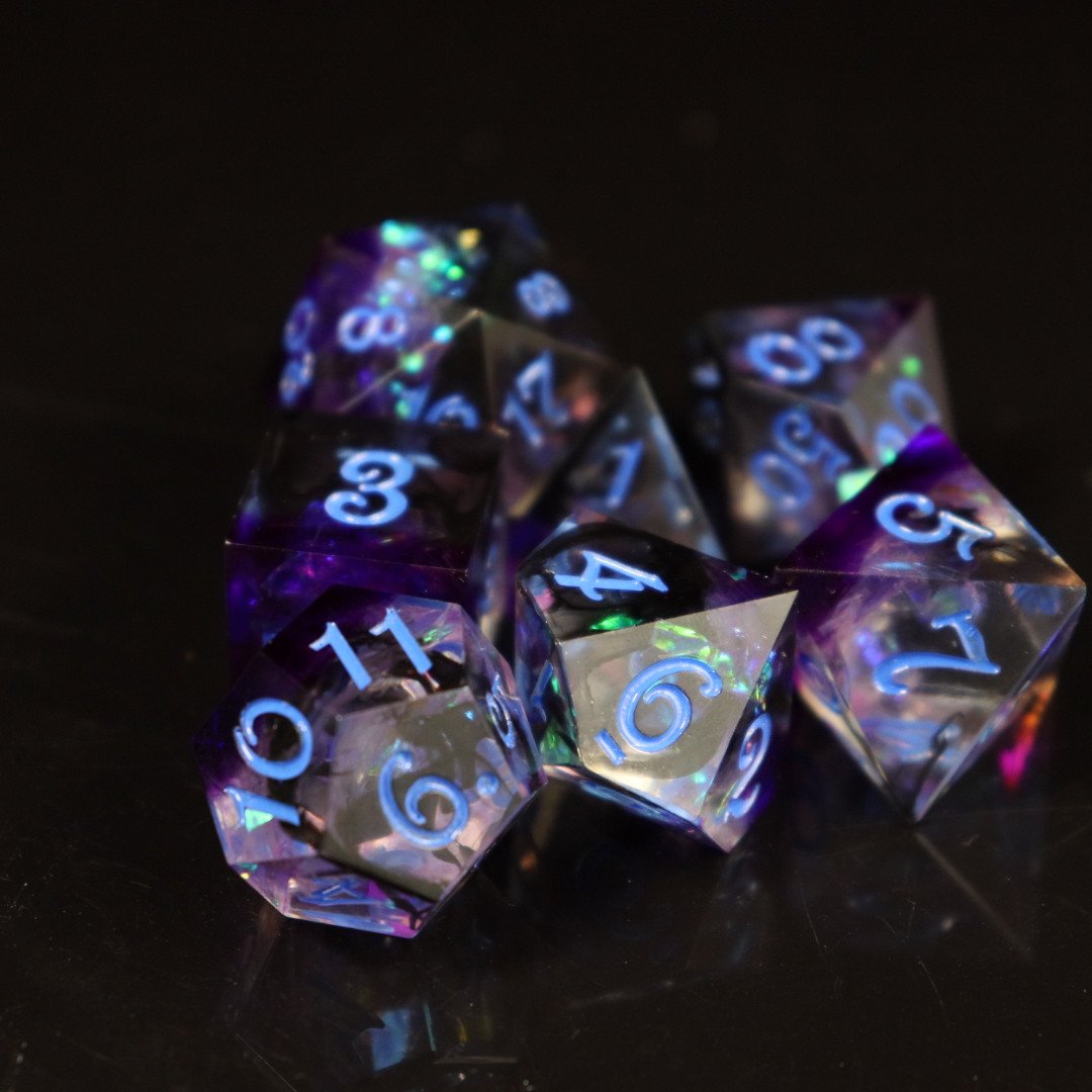 manufacturer wholesale sharp-edged Polyhedral resin Dice within mix purple and red colors like flyscrip for DND Game Party