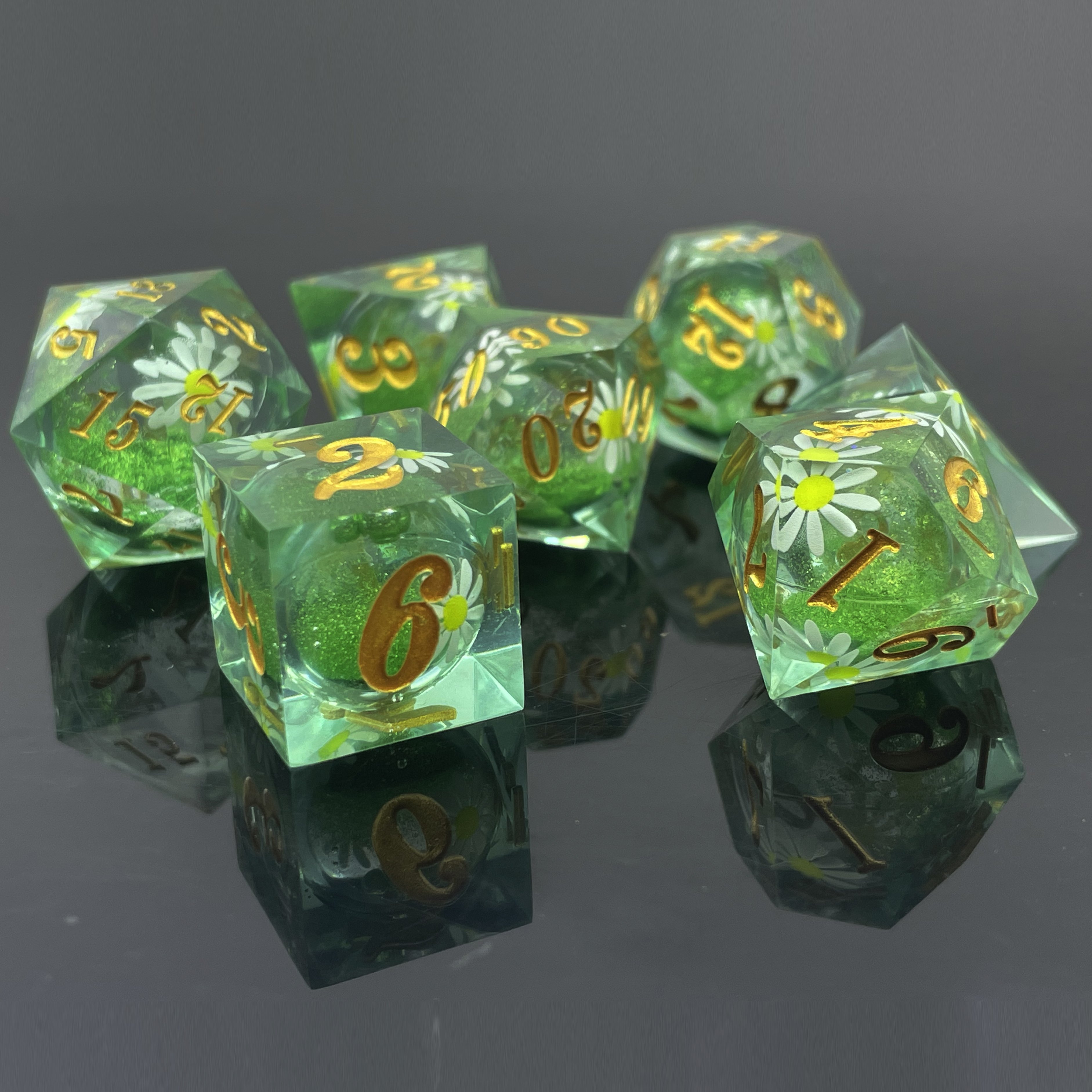 Liquid Core Dice Set DND Polyhedral Resin Dice Set Sharp Edge RPG Dungeon board game custom logo
