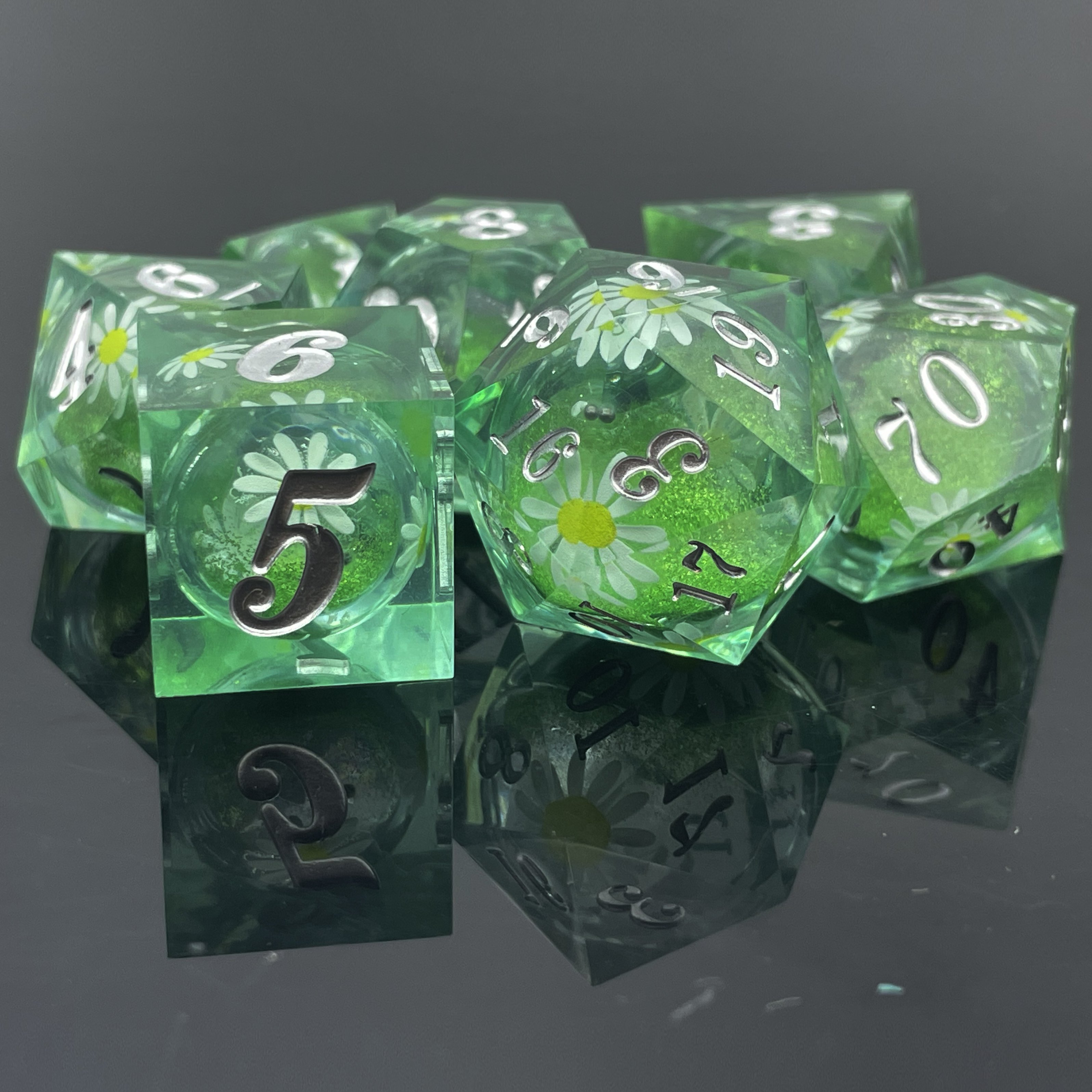 Liquid Core Dice Set DND Polyhedral Resin Dice Set Sharp Edge RPG Dungeon board game custom logo