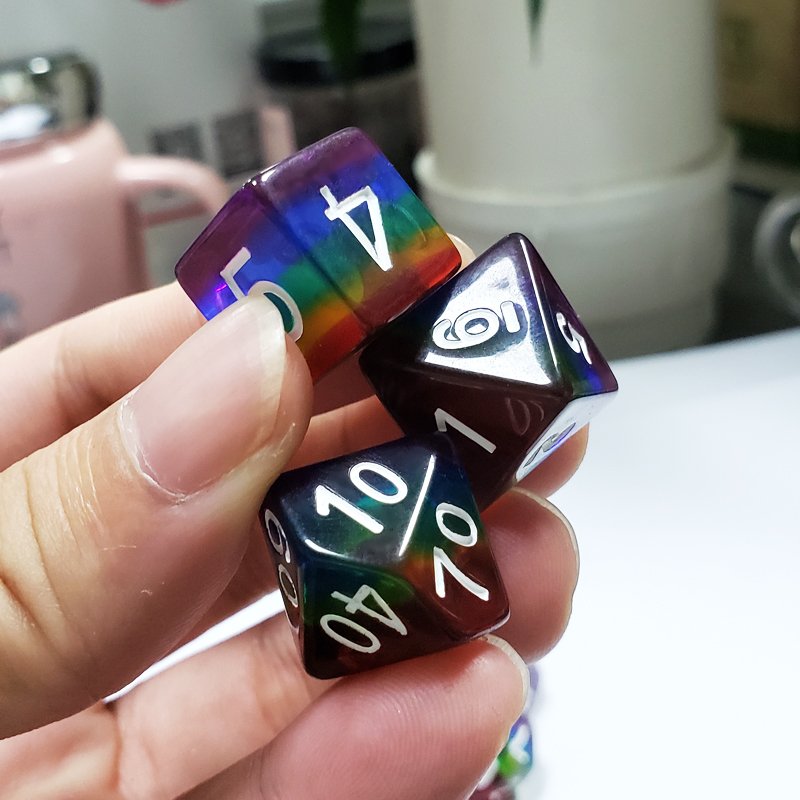 Custom Logo 16mm Dungeons and Dragons Transparent Rainbow DND Plastic Engraved Dice Set