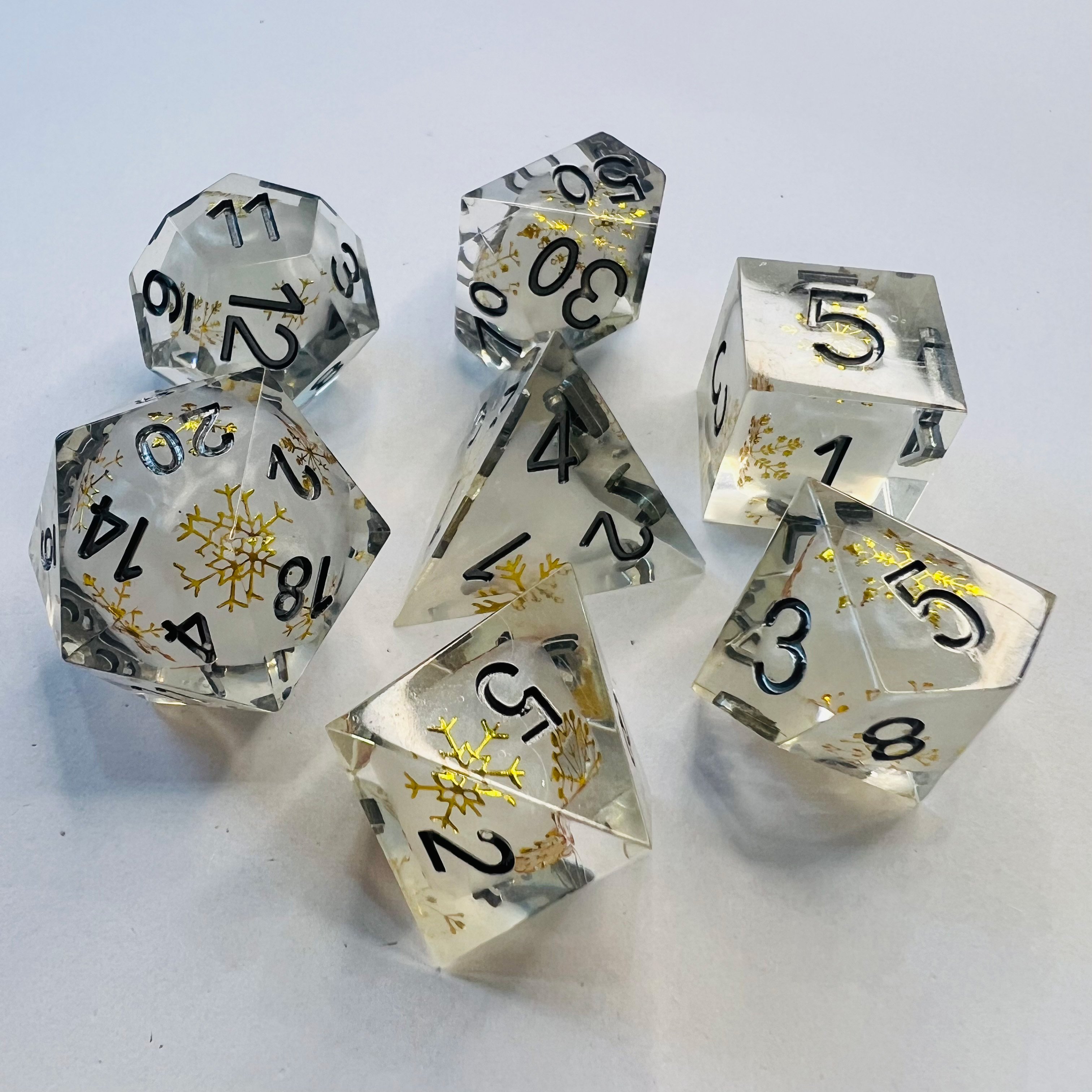 Custom Handmade 16Mm Resin RPG Translucent Polyhedral Stickers DND Role Playing Game Flower Dice Set