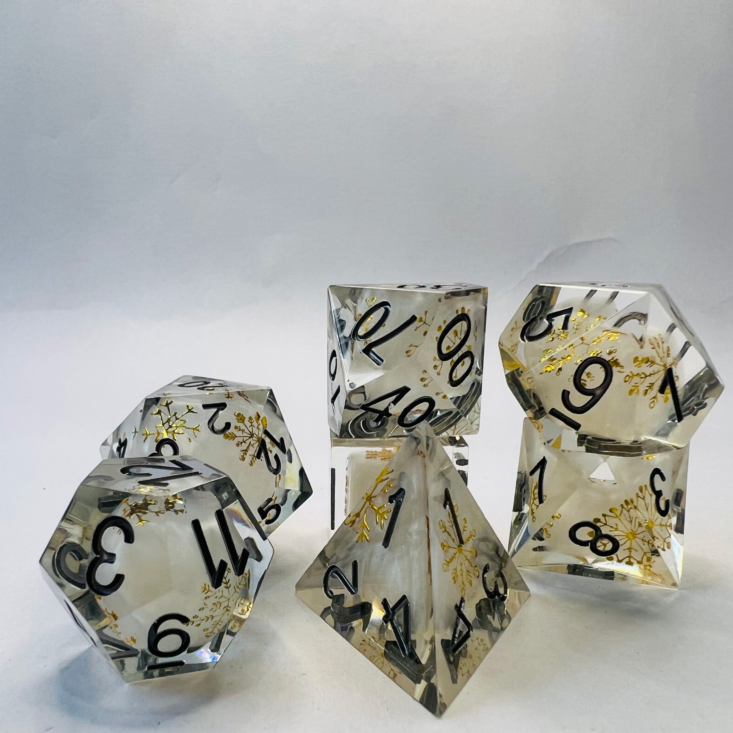 Custom Handmade 16Mm Resin RPG Translucent Polyhedral Stickers DND Role Playing Game Flower Dice Set