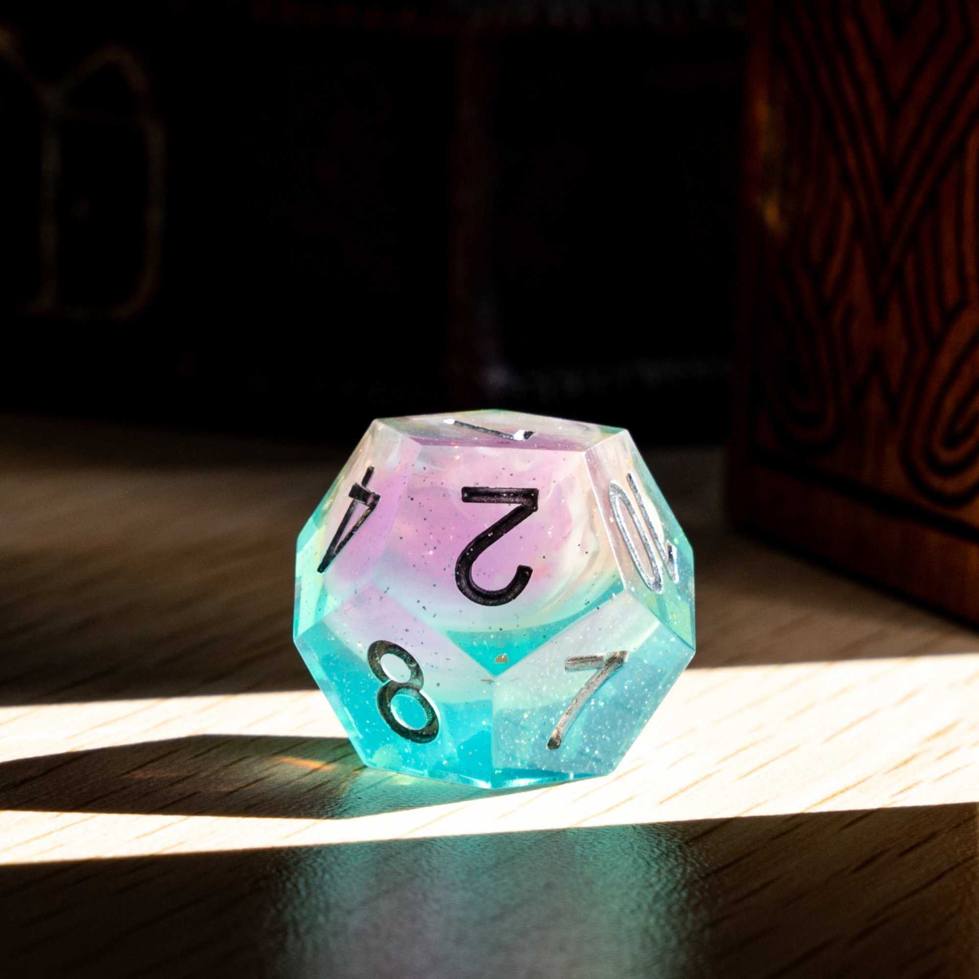 Udixi Polyhedral custom logo rpg dungeons and dragons resin sharp edge dice game set mixed colored