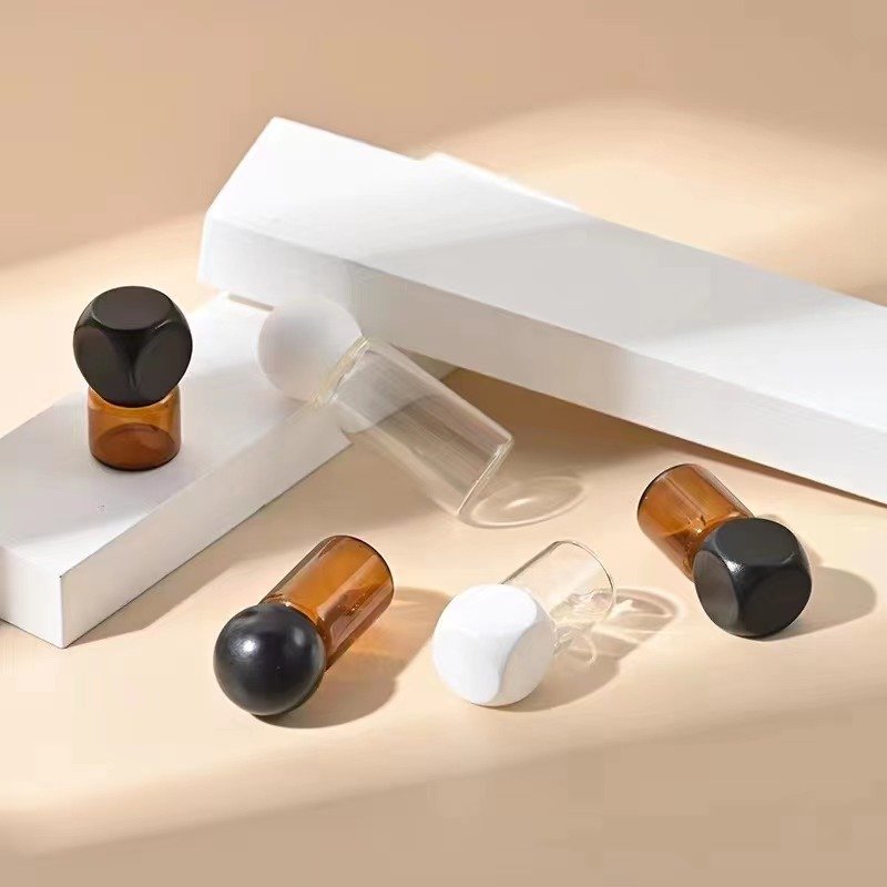 Cosmetic Packaging Spot 1ml 2ml 3ml 5ml Amber Sample Essential Oil Glass Bottle With Ball And Dice Lid