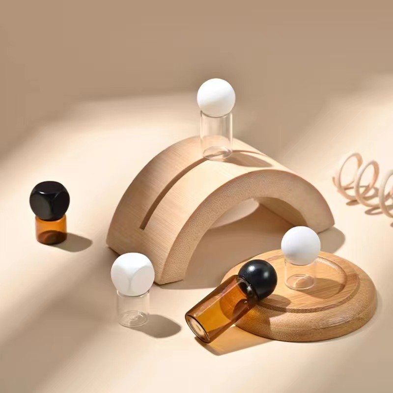 Cosmetic Packaging Spot 1ml 2ml 3ml 5ml Amber Sample Essential Oil Glass Bottle With Ball And Dice Lid