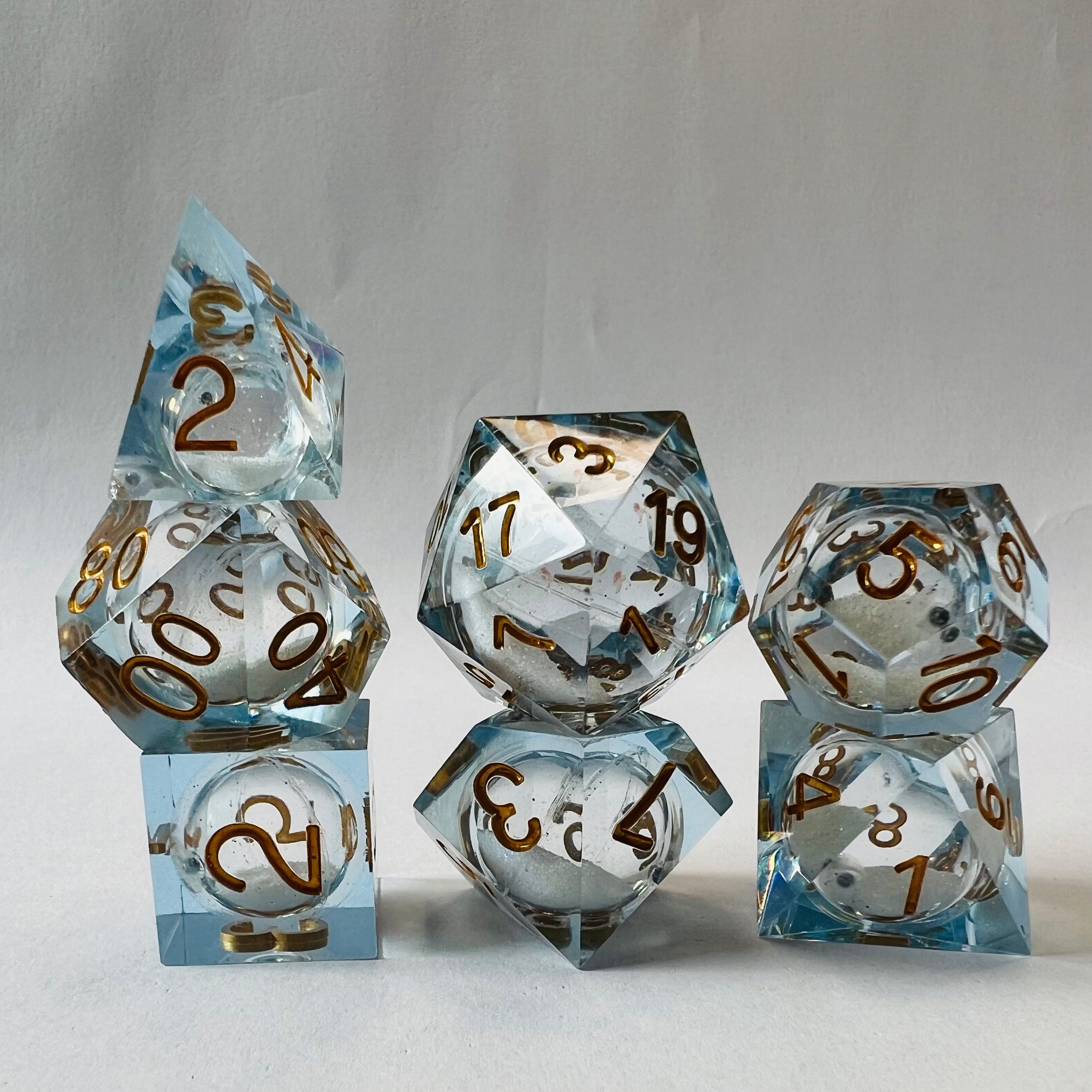 Custom 16Mm Resin Dungeons & Dragons RPG Game Transparent Polyhedral Quicksand Liquid Cored Dice 7pcs