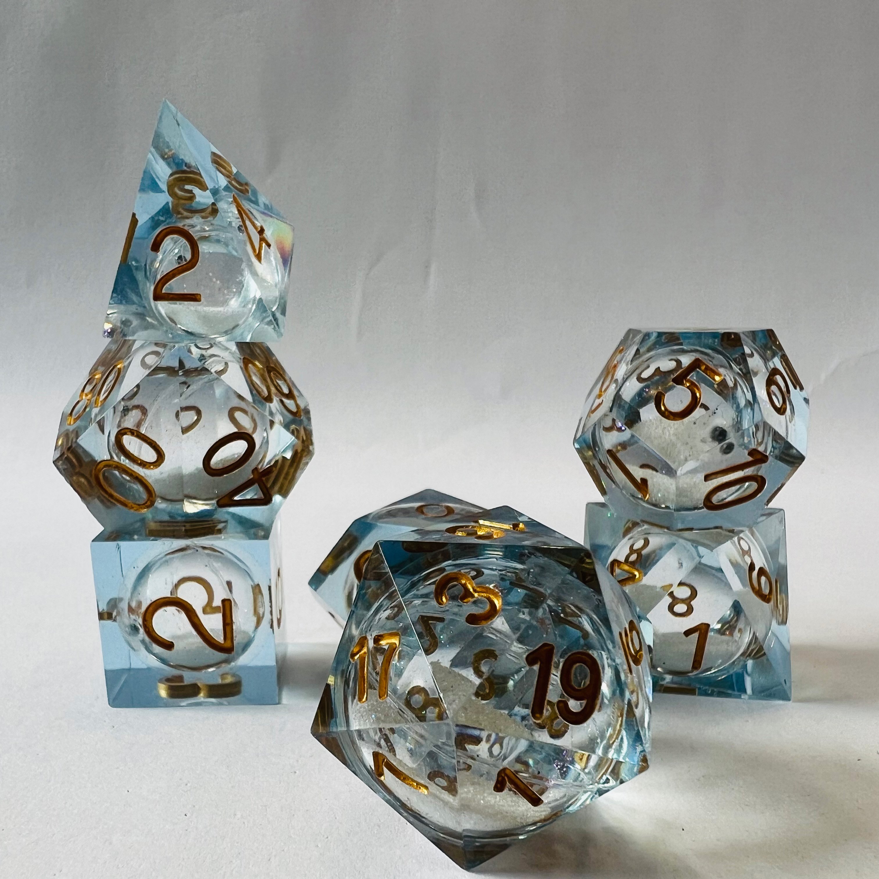 Custom 16Mm Resin Dungeons & Dragons RPG Game Transparent Polyhedral Quicksand Liquid Cored Dice 7pcs