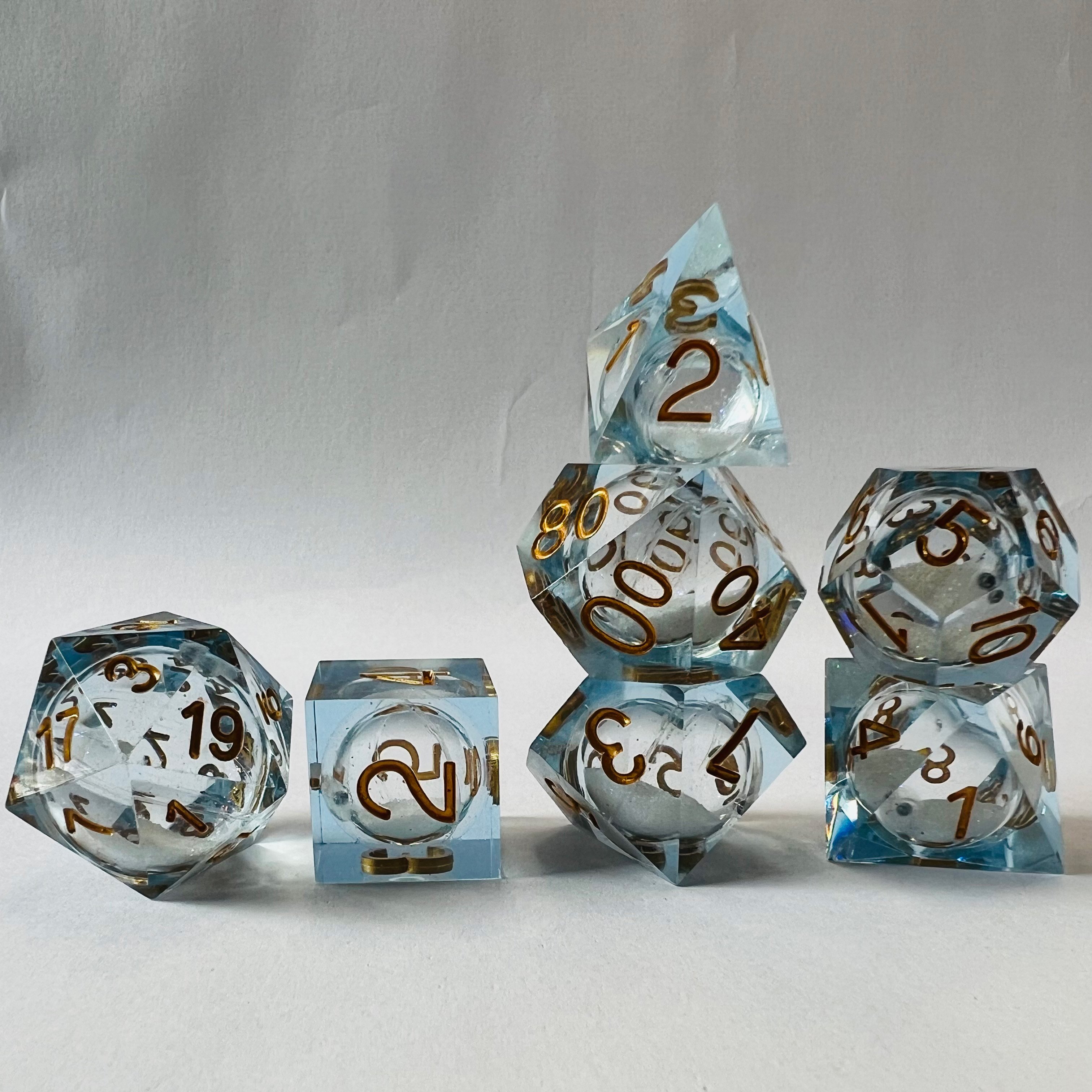 Custom 16Mm Resin Dungeons & Dragons RPG Game Transparent Polyhedral Quicksand Liquid Cored Dice 7pcs