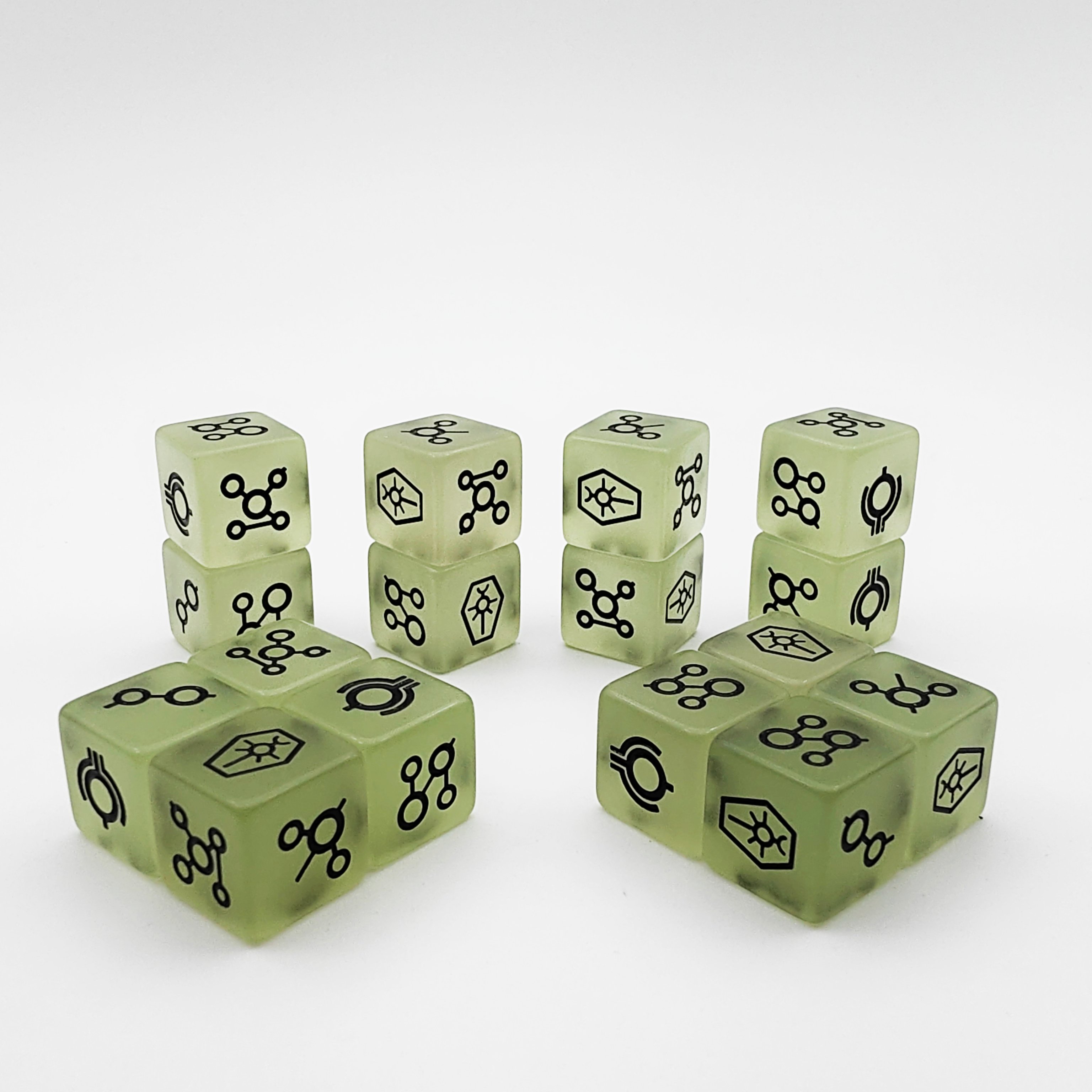 Wholesale Custom Personalized Logo Luminous Fluorescent Acrylic Custom Bulk Fun 16mm D6 Precision Resin Dice