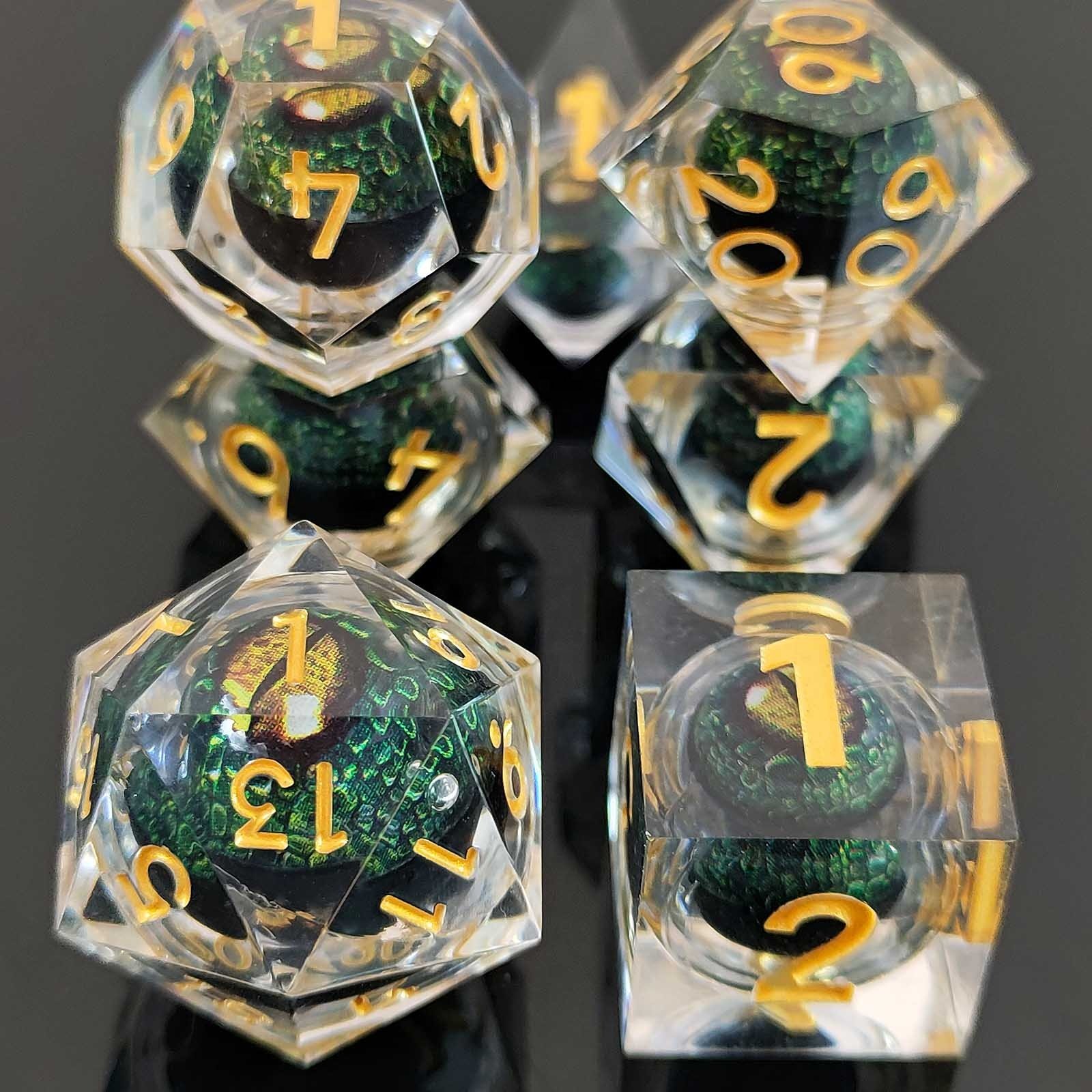 New Listing Creative Green Scaly Dragon DND Dice Sharp Edge Moving Dragon Eye Dice Set for Role Playing Game