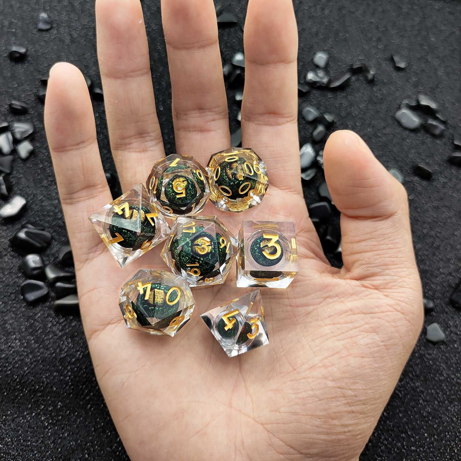 New Listing Creative Green Scaly Dragon DND Dice Sharp Edge Moving Dragon Eye Dice Set for Role Playing Game