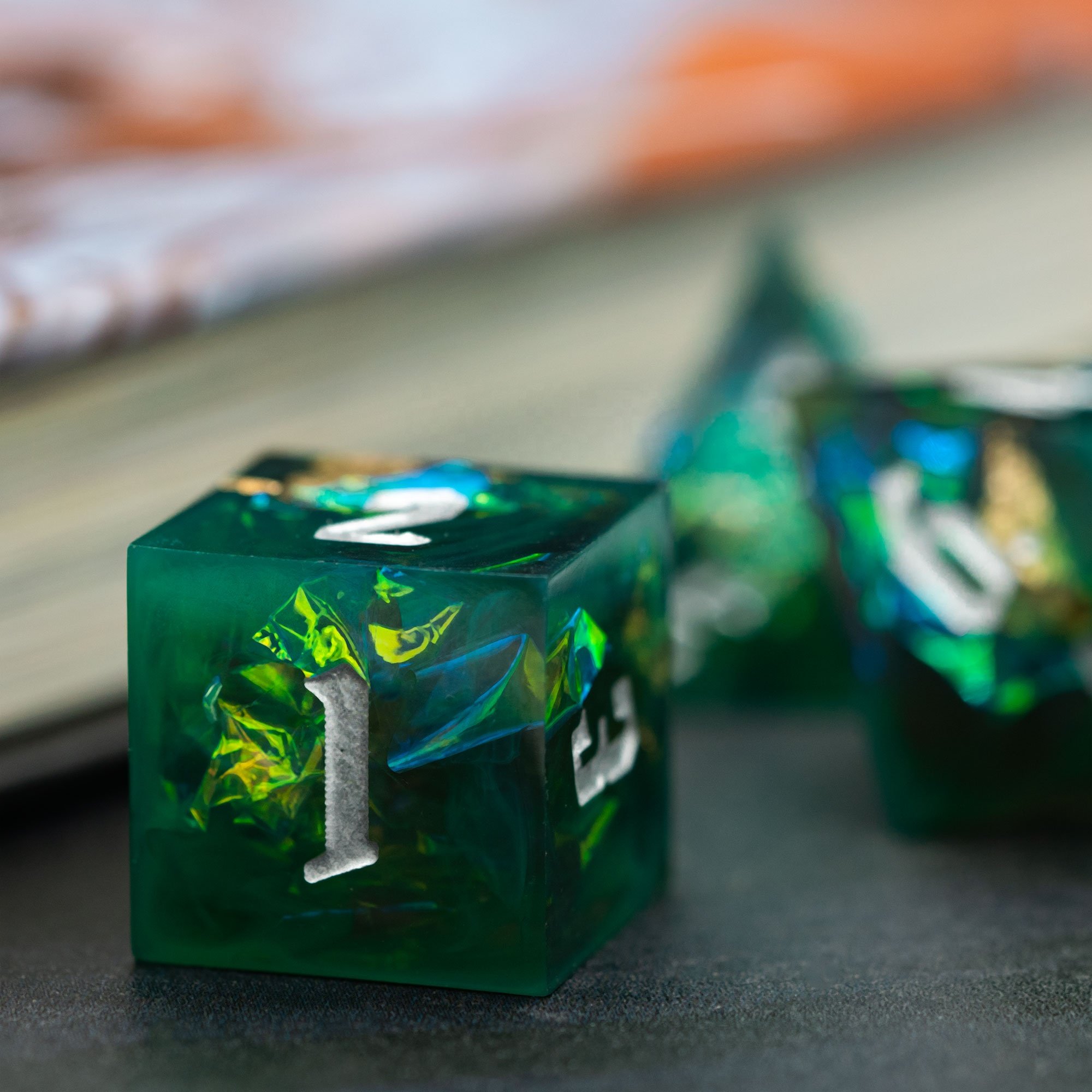 Udixi Sharp Edge Dice Dungeons and Dragons custom logo Board Games Green&Black RPG Dice Set