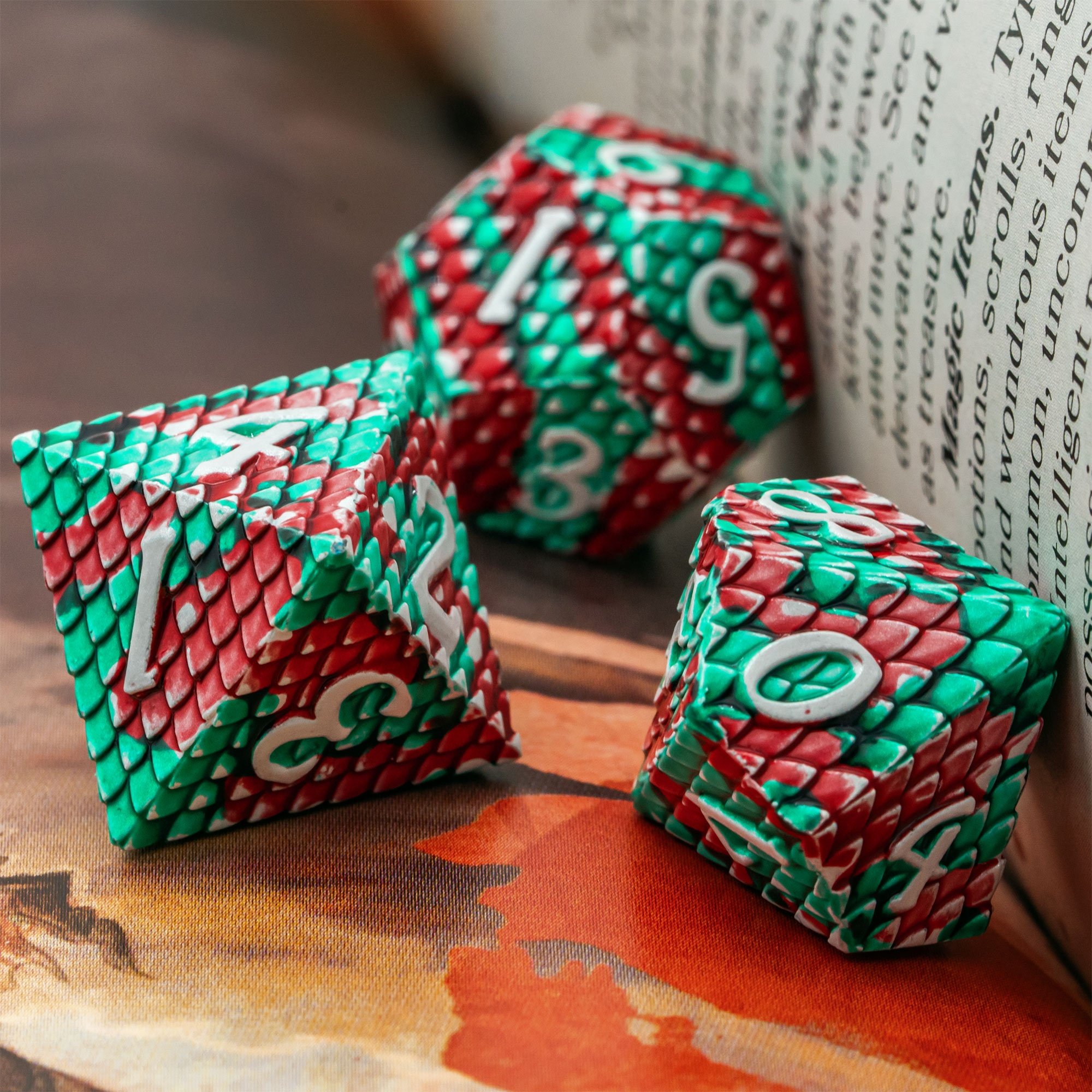 Udixi Polyhedral RPG Metal dungeons and dragons custom logo Dice Set Dragon Scale Red&Green