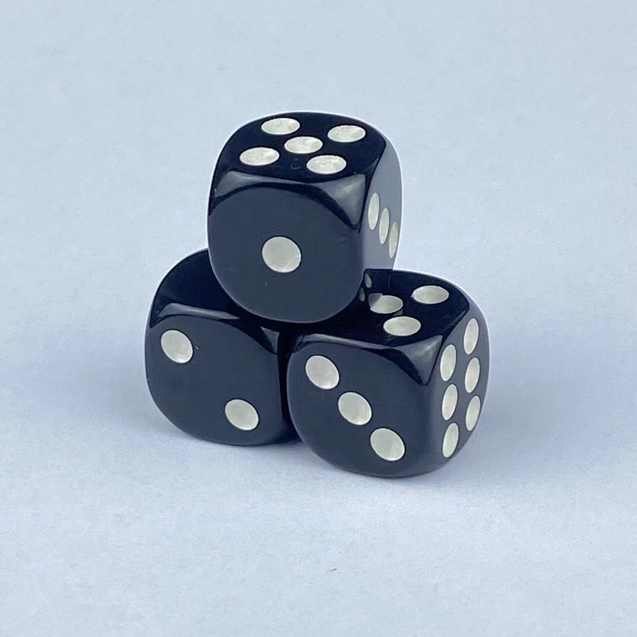Wholesale color solid color game entertainment 16mm D6 6 sides white dot rounded corners game accessories acrylic dice