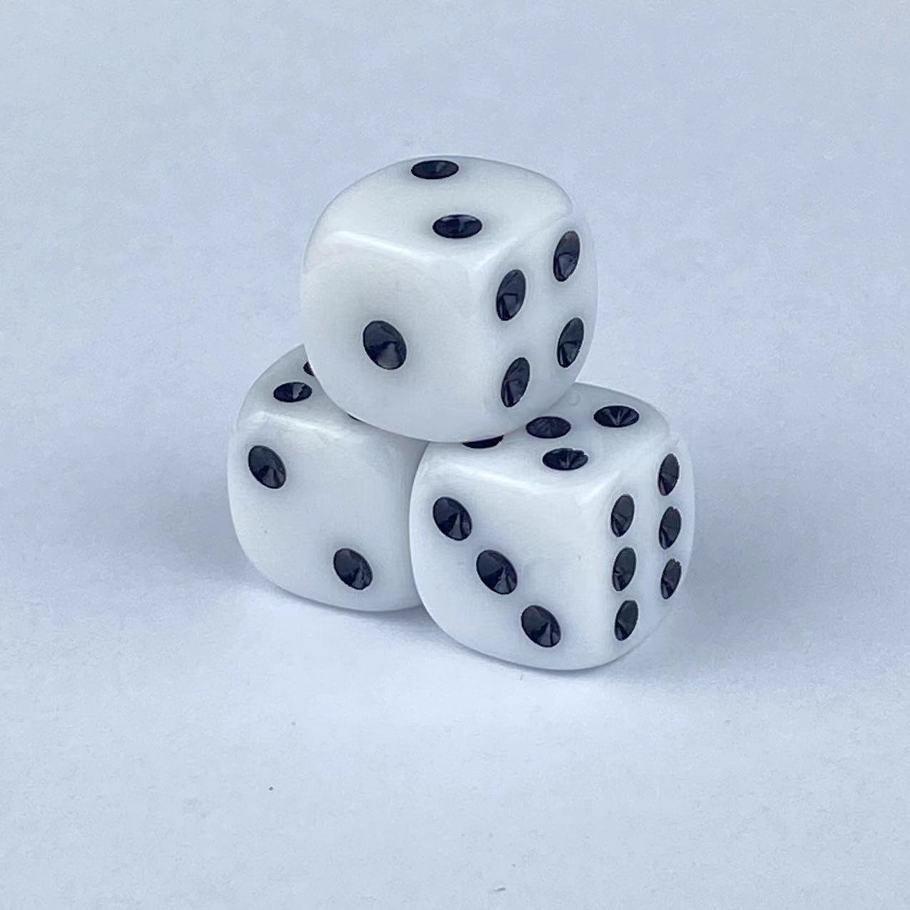 Wholesale color solid color game entertainment 16mm D6 6 sides white dot rounded corners game accessories acrylic dice