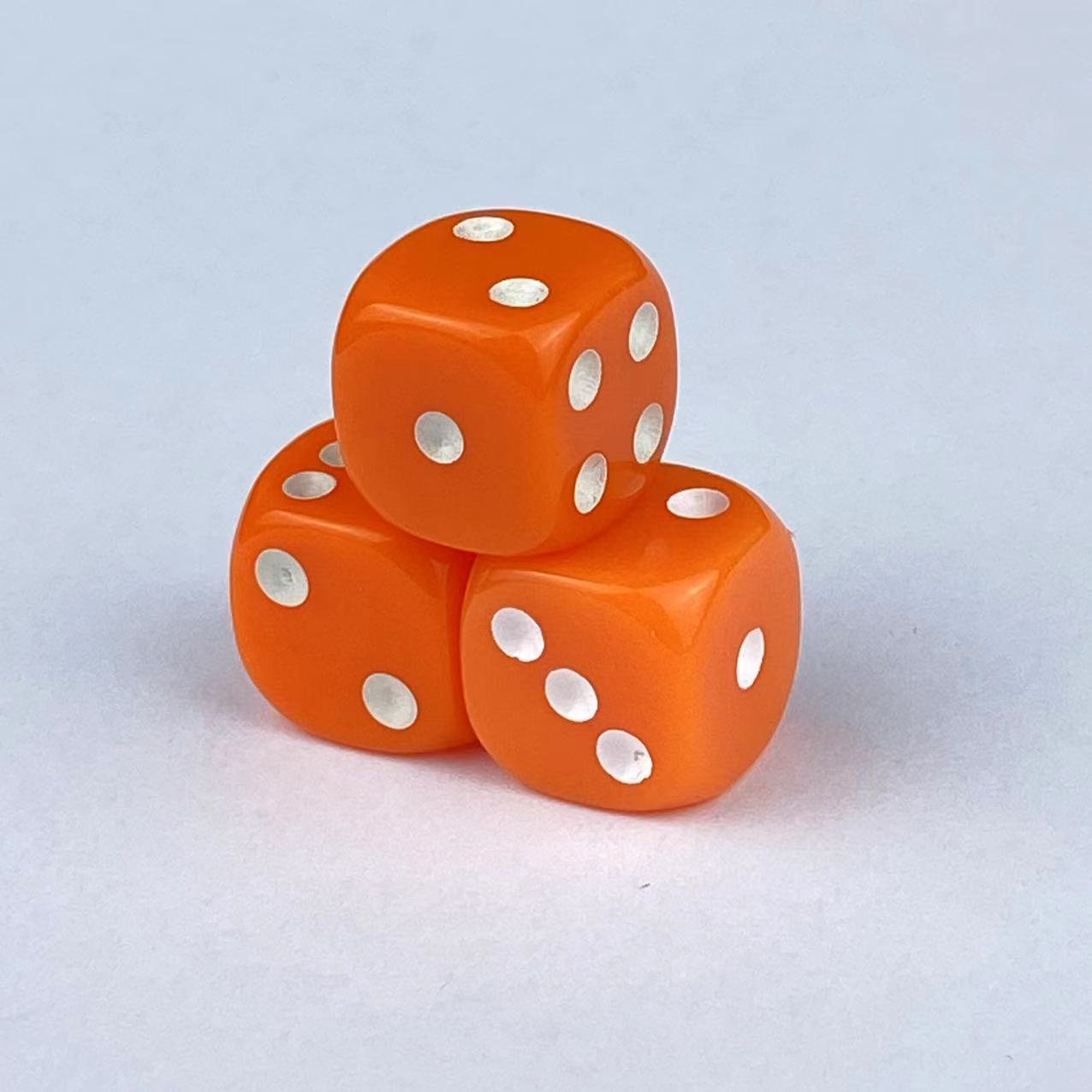 Wholesale color solid color game entertainment 16mm D6 6 sides white dot rounded corners game accessories acrylic dice