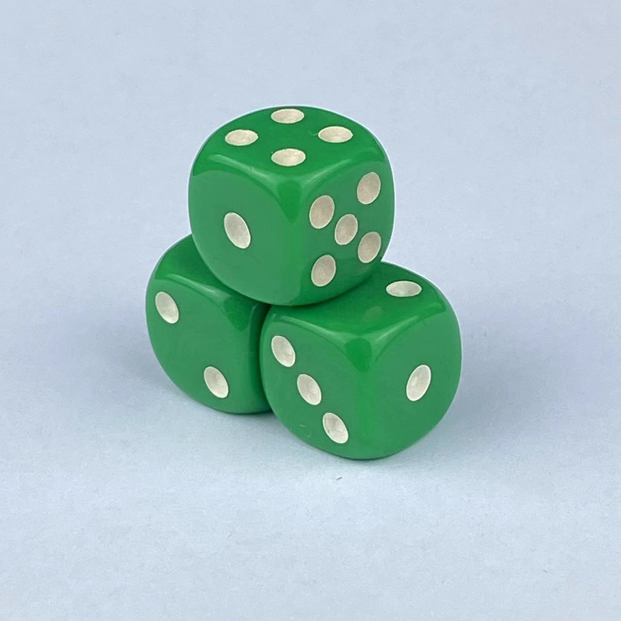 Wholesale color solid color game entertainment 16mm D6 6 sides white dot rounded corners game accessories acrylic dice