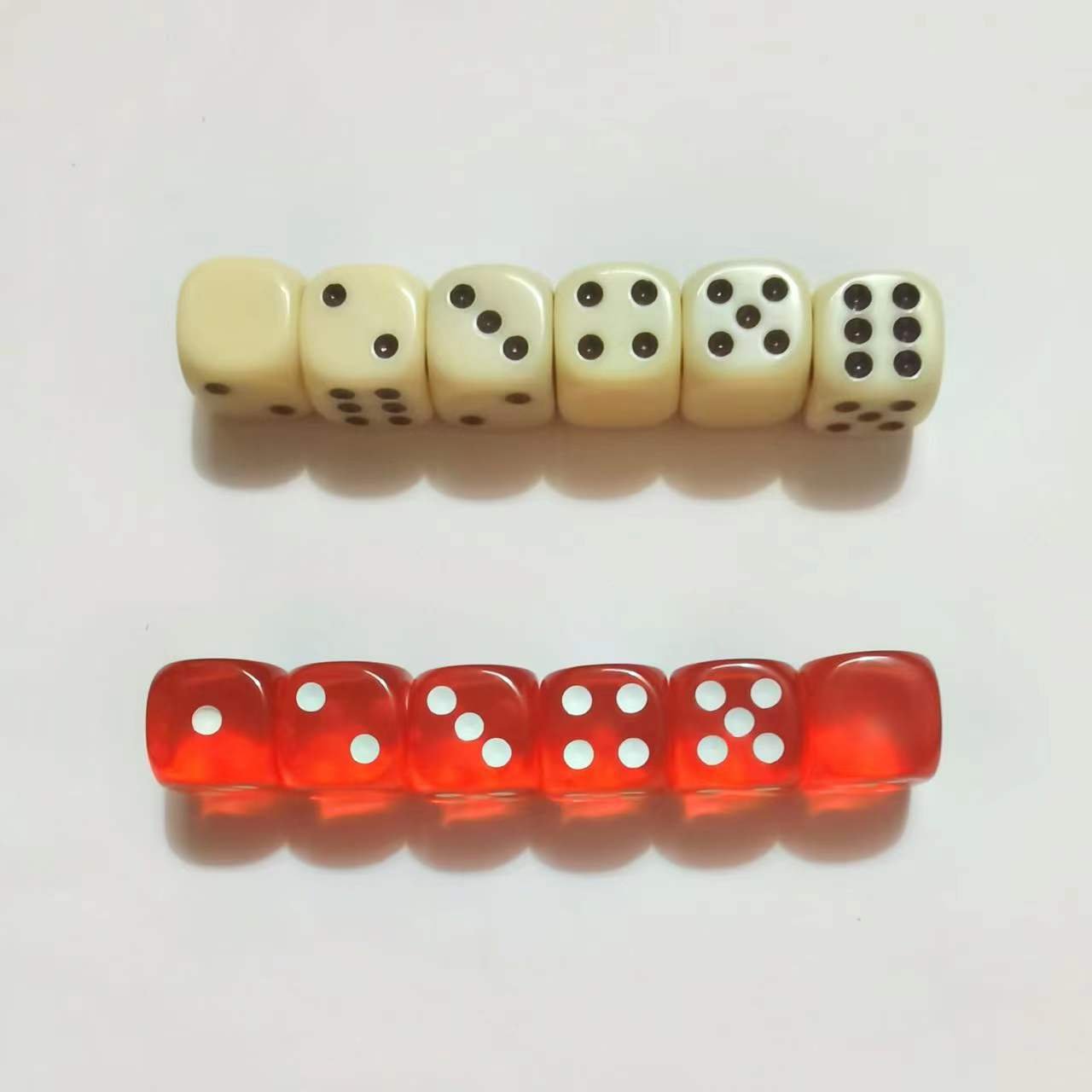 Best Quality 15mm Red Color With White Dots Round Corner Transparent Dice For Friends And Family Game Set
