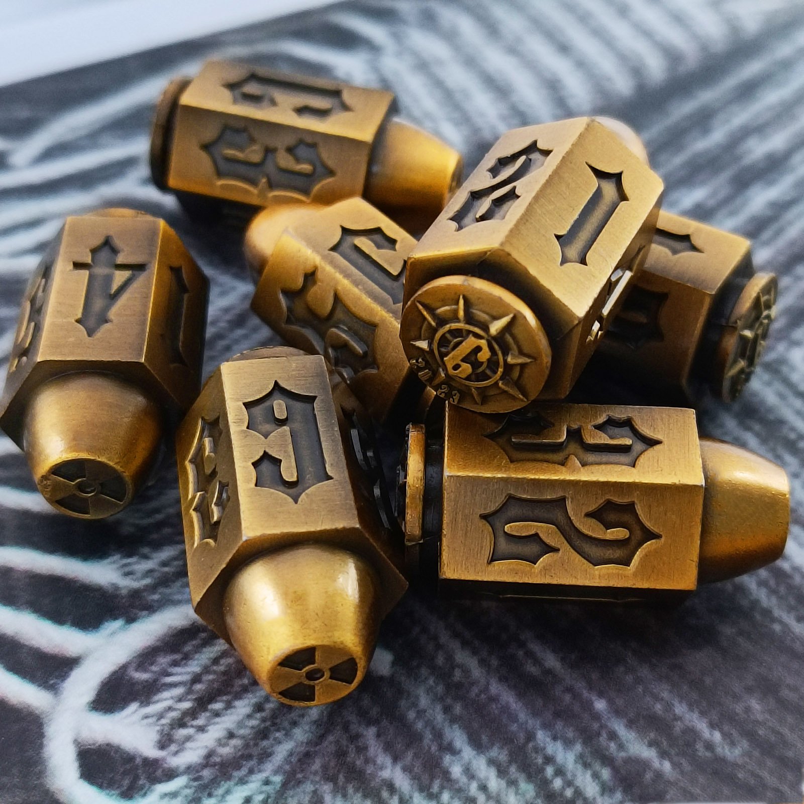 Dungeons & Dragons gold glitter polyhedral zinc alloy DND RPG 1 dice set board game dice style colorful single metal dice