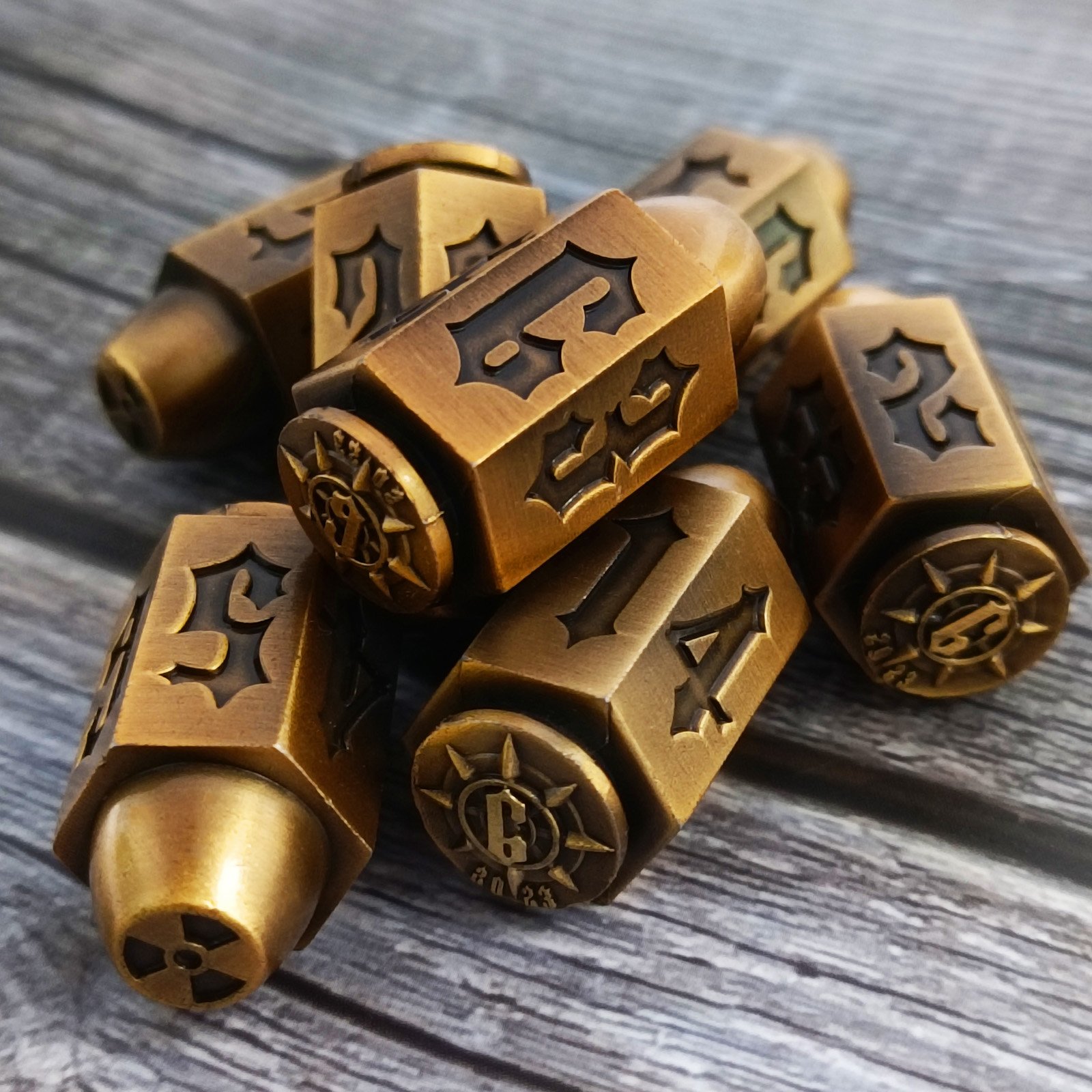 Dungeons & Dragons gold glitter polyhedral zinc alloy DND RPG 1 dice set board game dice style colorful single metal dice