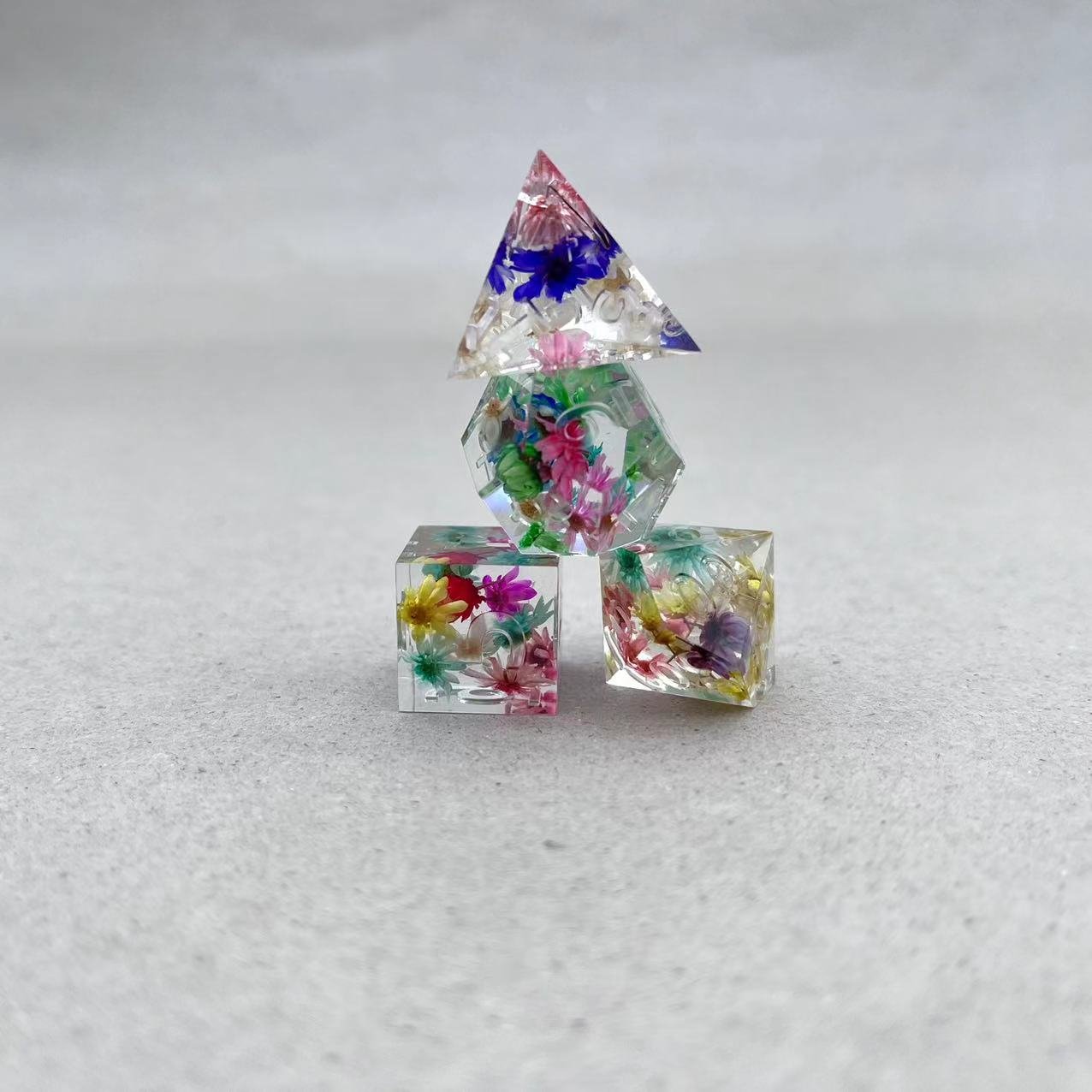 Wholesale Custom Dice Dnd Resin Custom Dice Polyhedron Clear Natural Gemstone Hollow Quicksand Tabletop RPG Set