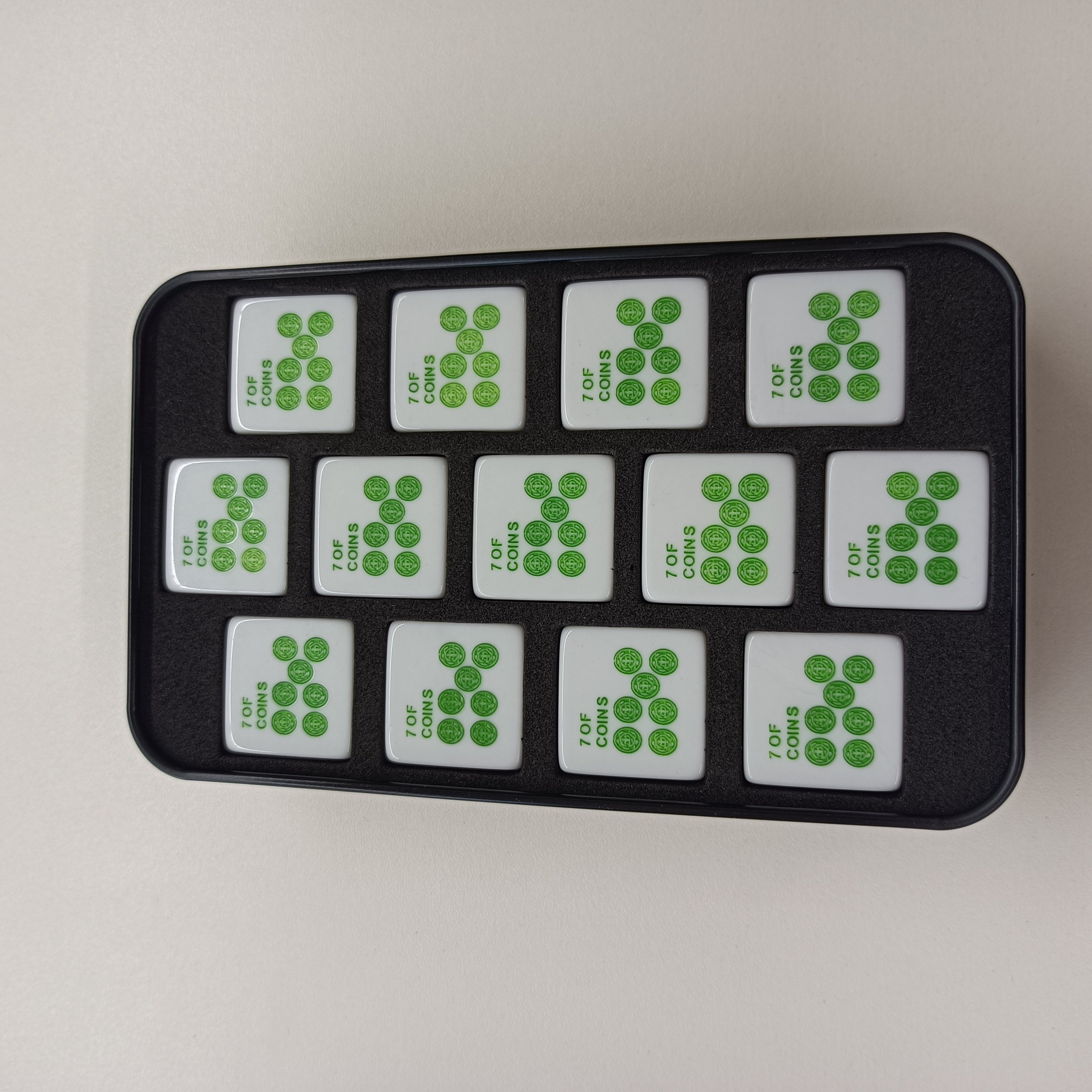 Custom Dice Set Board Game Set With Tin Box Packaging For Entertainment