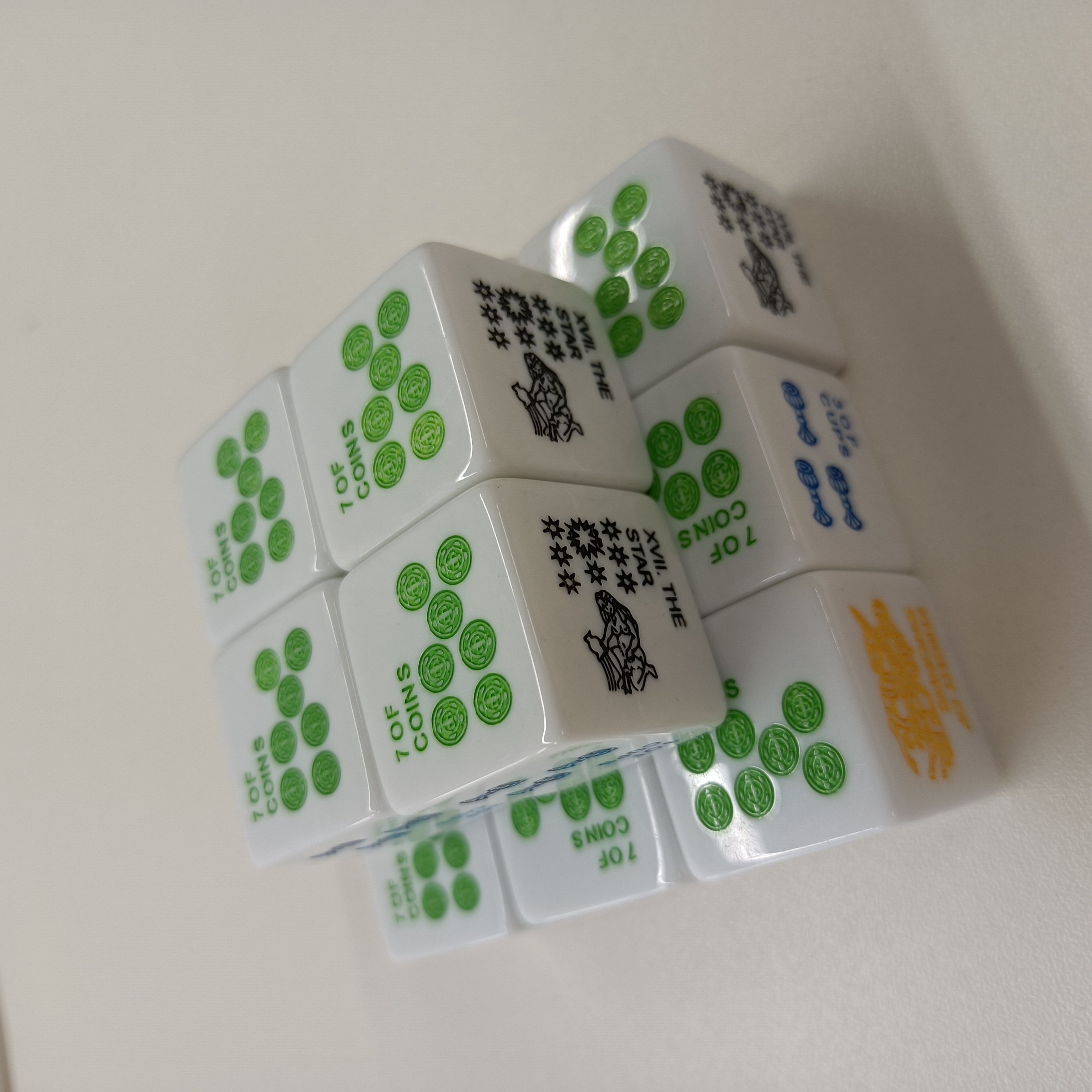 Custom Dice Set Board Game Set With Tin Box Packaging For Entertainment
