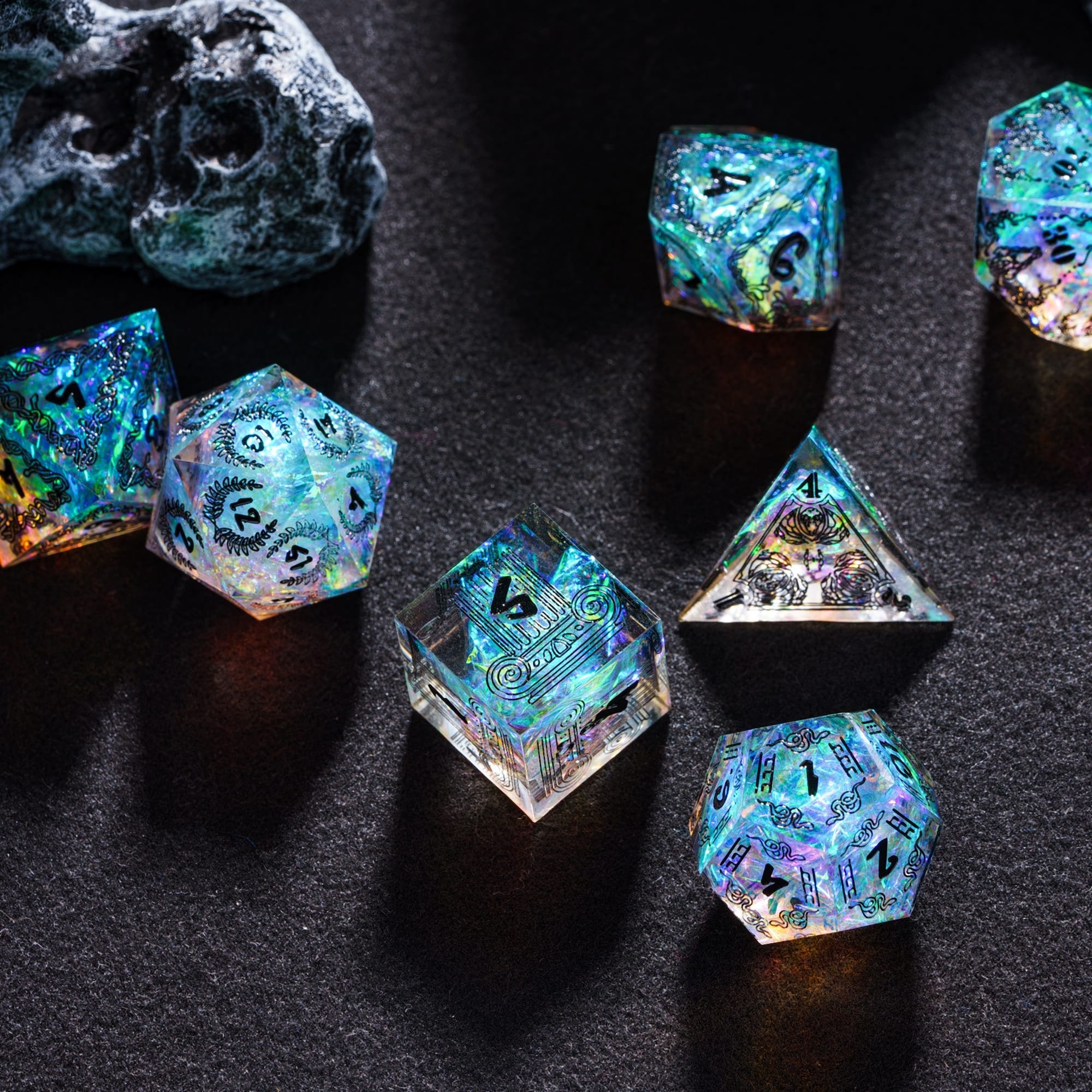 Udixi Polyhedral Custom Logo RPG dungeons and dragons resin sharp edge sides pattern Dice Set Green