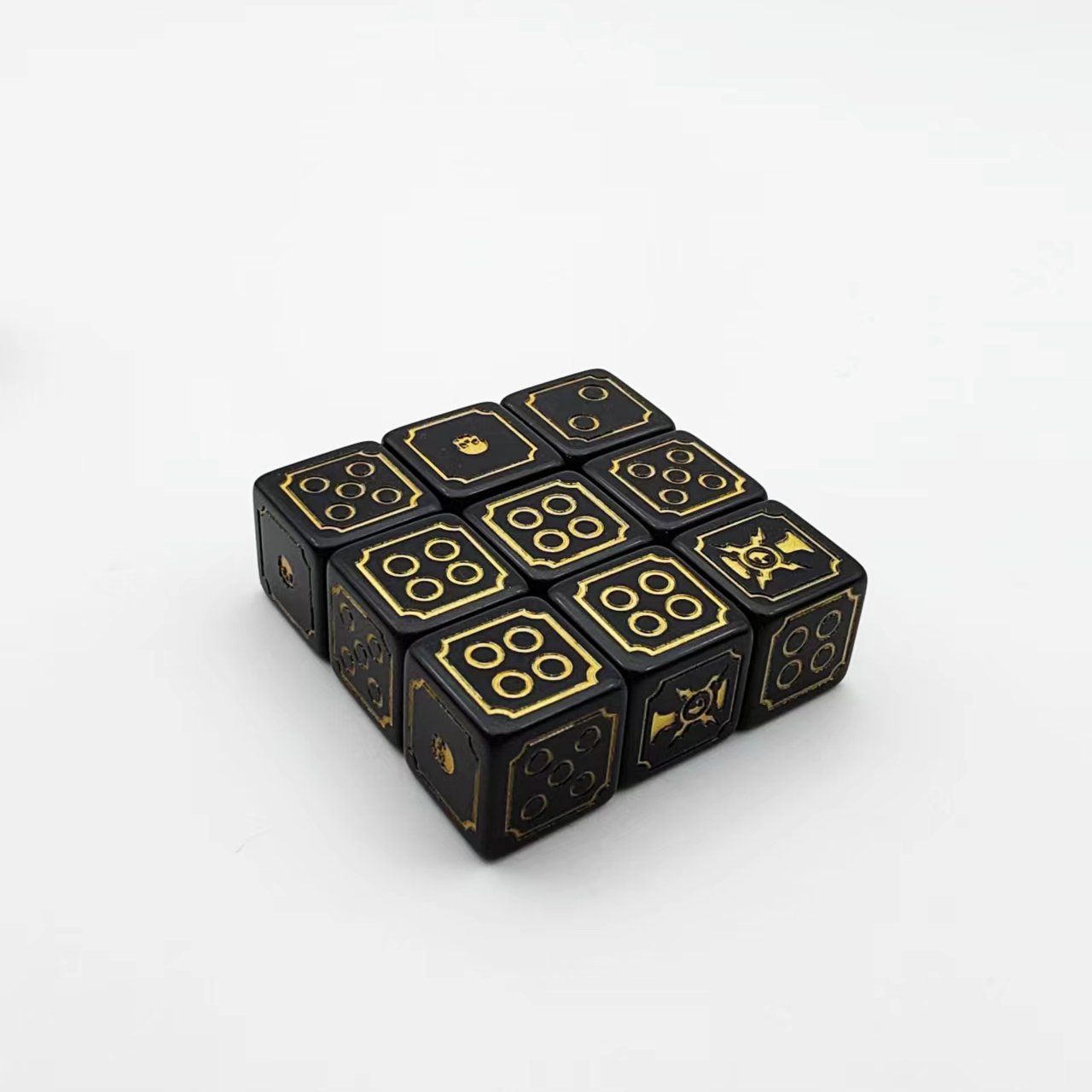 New Design Custom Logo Polyhedral D6 Resin Acrylic Black And Gold Board Game Casino Printed 16mm Dice Set