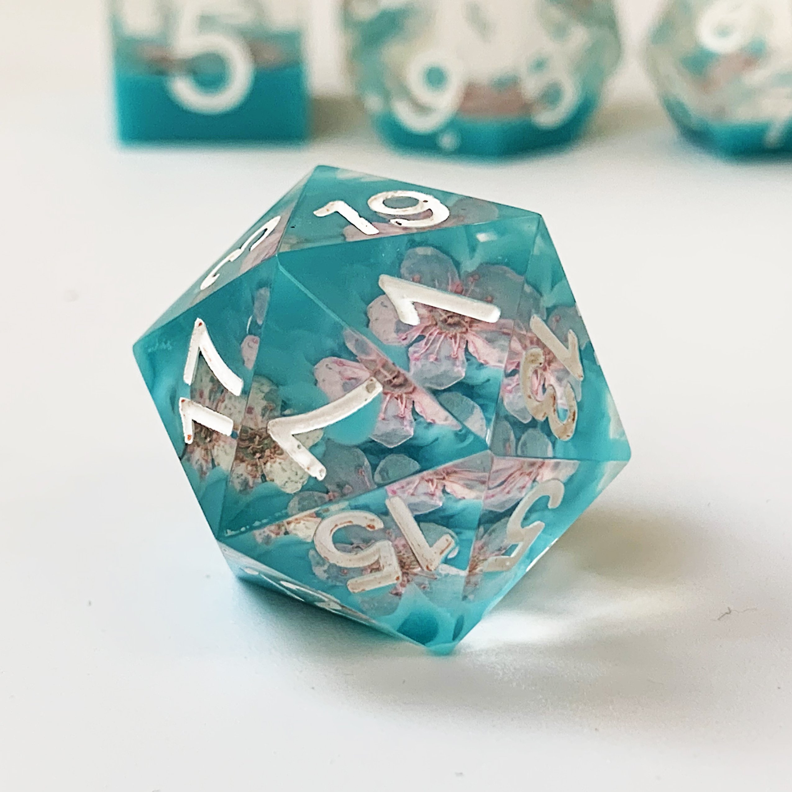 In Stock Liquid Heart Filled Core Multicolor High Quality Acrylic Playing Game Engraved D20 Dice Sharp Edge