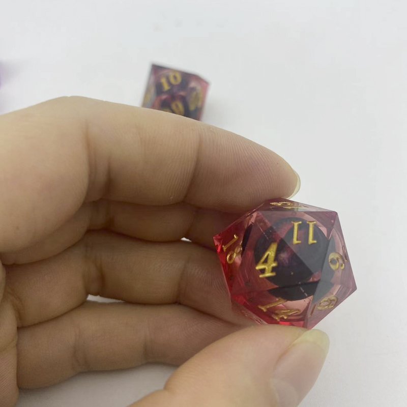 Custom Logo Dungeons & Dragons RPG Game Set 7 Polyhedral Longan Dice with Liquid Core Resin for DND Usage