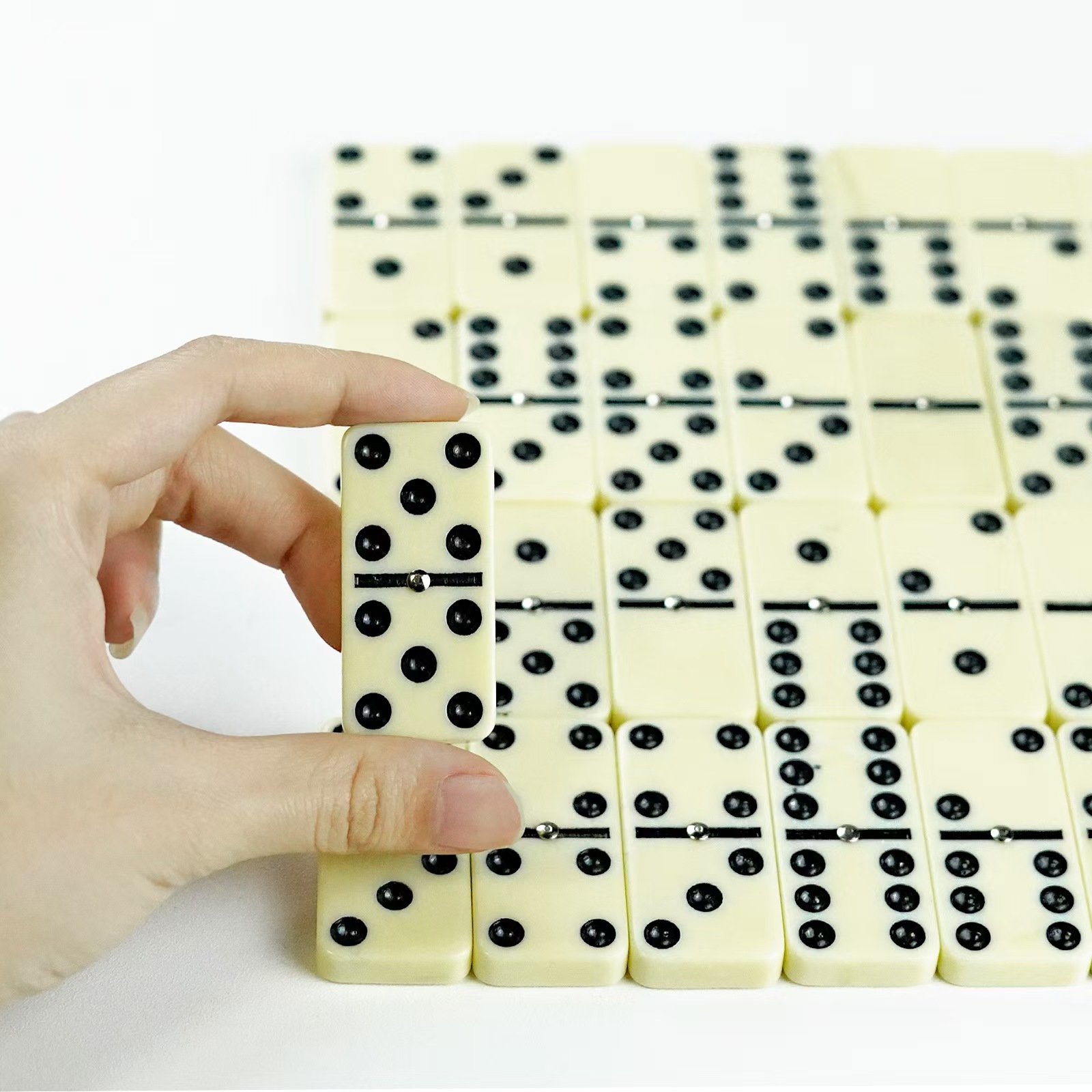 Custom Wholesale Play Dominoes Factory supplier low cost custom double six domino toy sets