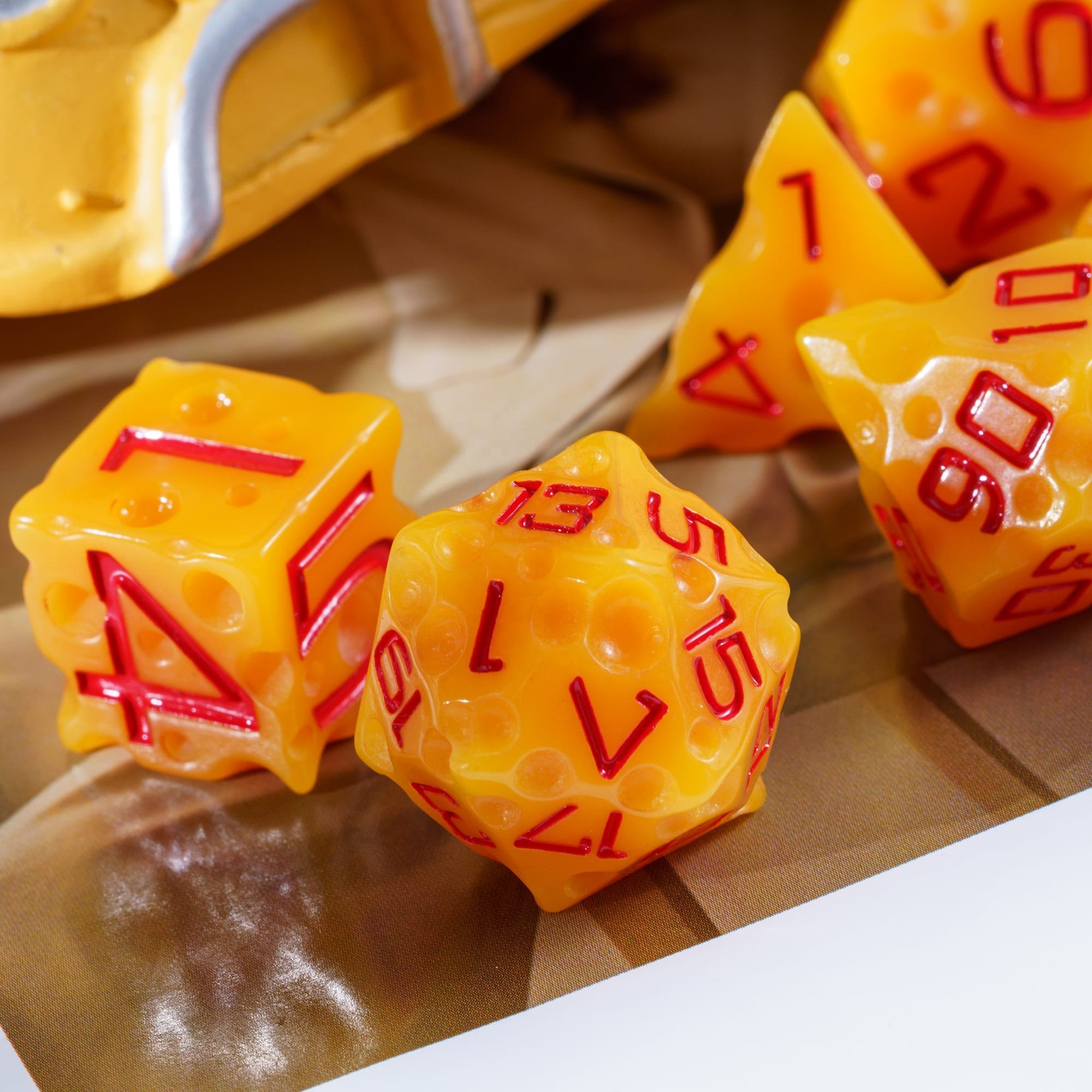 Udixi Plastic RPG Polyhedral Dungeons and Dragons d&d Resin custom logo Dice Set Yellow