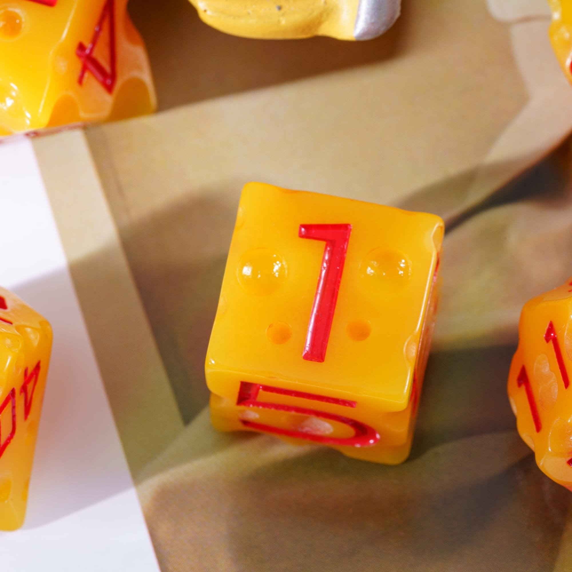 Udixi Plastic RPG Polyhedral Dungeons and Dragons d&d Resin custom logo Dice Set Yellow