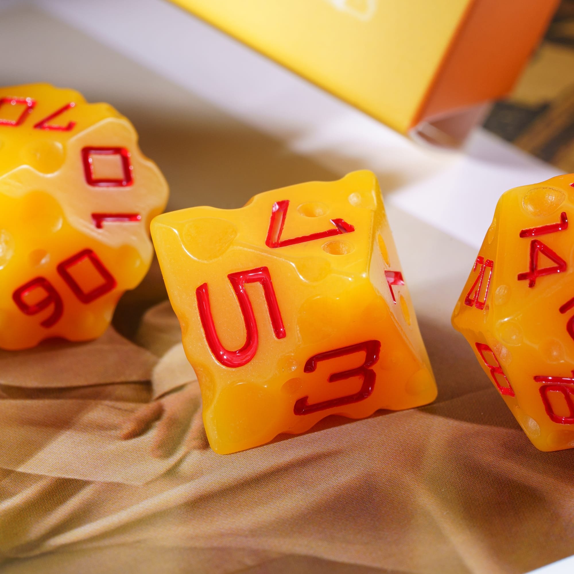 Udixi Plastic RPG Polyhedral Dungeons and Dragons d&d Resin custom logo Dice Set Yellow